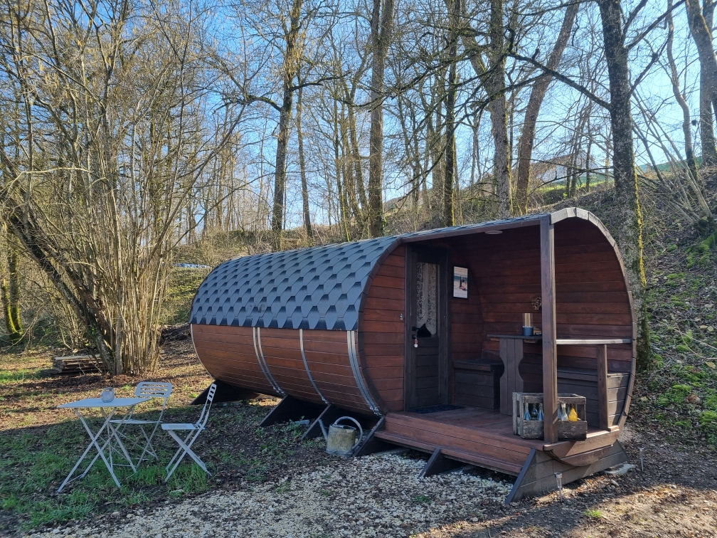 La cabane Tonneau — Séjour cocooning avec spa à Indre à Châteauroux — espace de vie