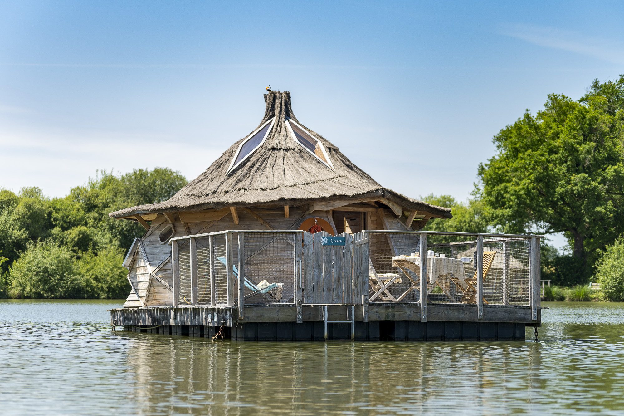 Cabane Prestige flottante Cocoon — Nuit insolite avec spa à Pressac (Vienne) à Pressac — vue intérieure
