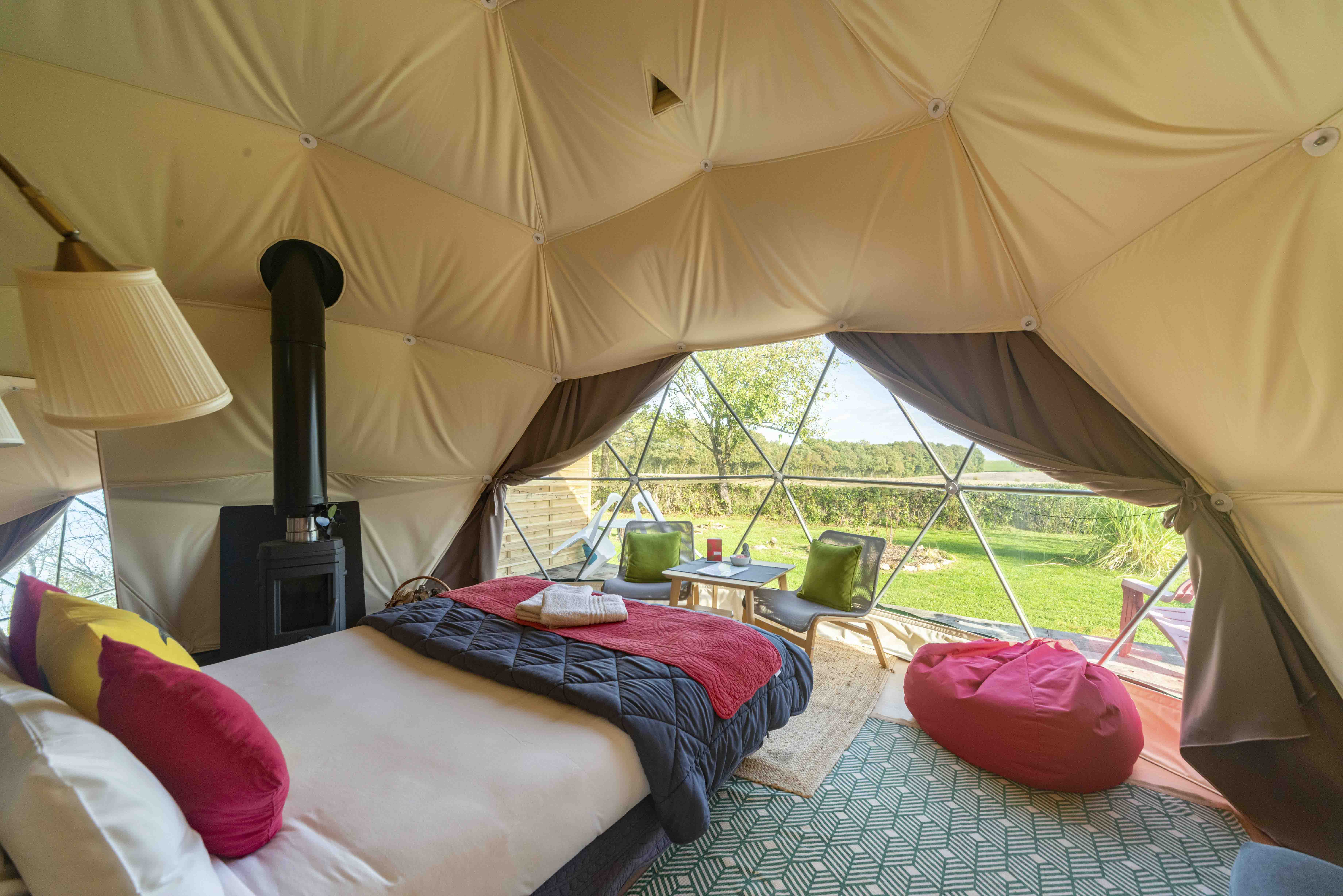 Zen Dome — Dôme avec spa et vue sur la campagne en Indre