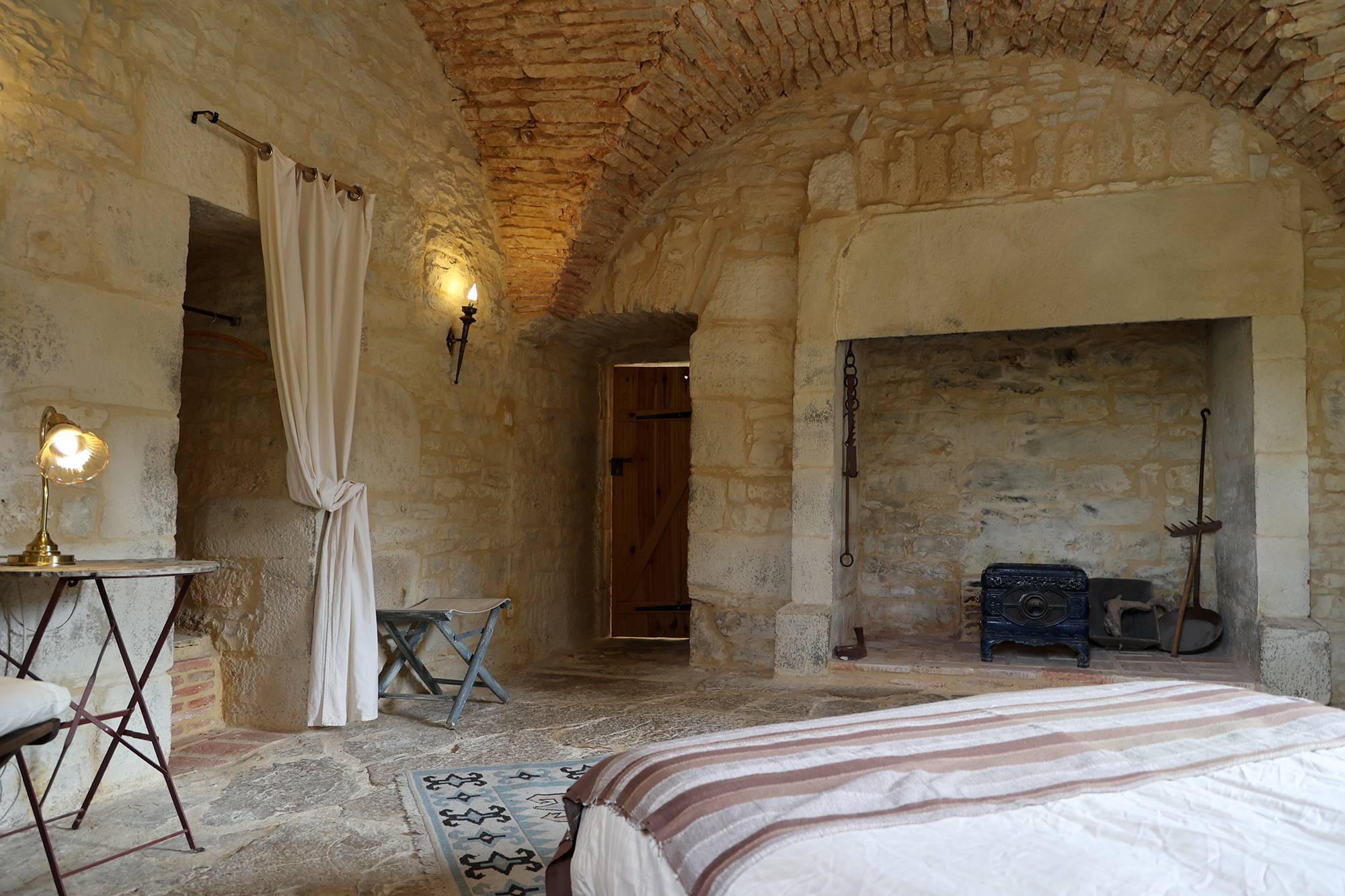 Chambre des Templiers — Nuit historique au Château de Saint Chamarand à Saint-Chamarand — vue intérieure