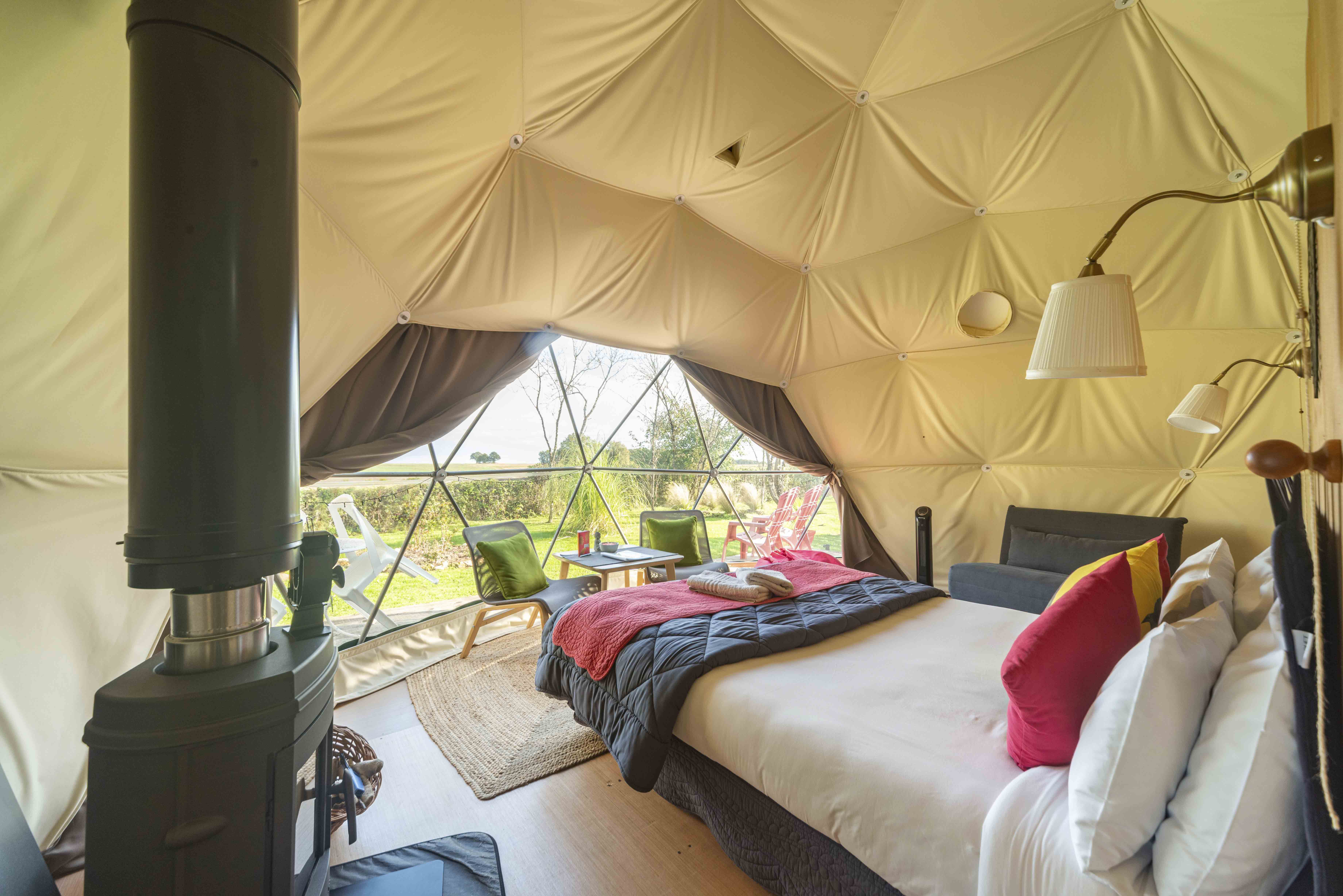 Zen Dome — Dôme avec spa et vue sur la campagne en Indre à Chazemais — salle de bain