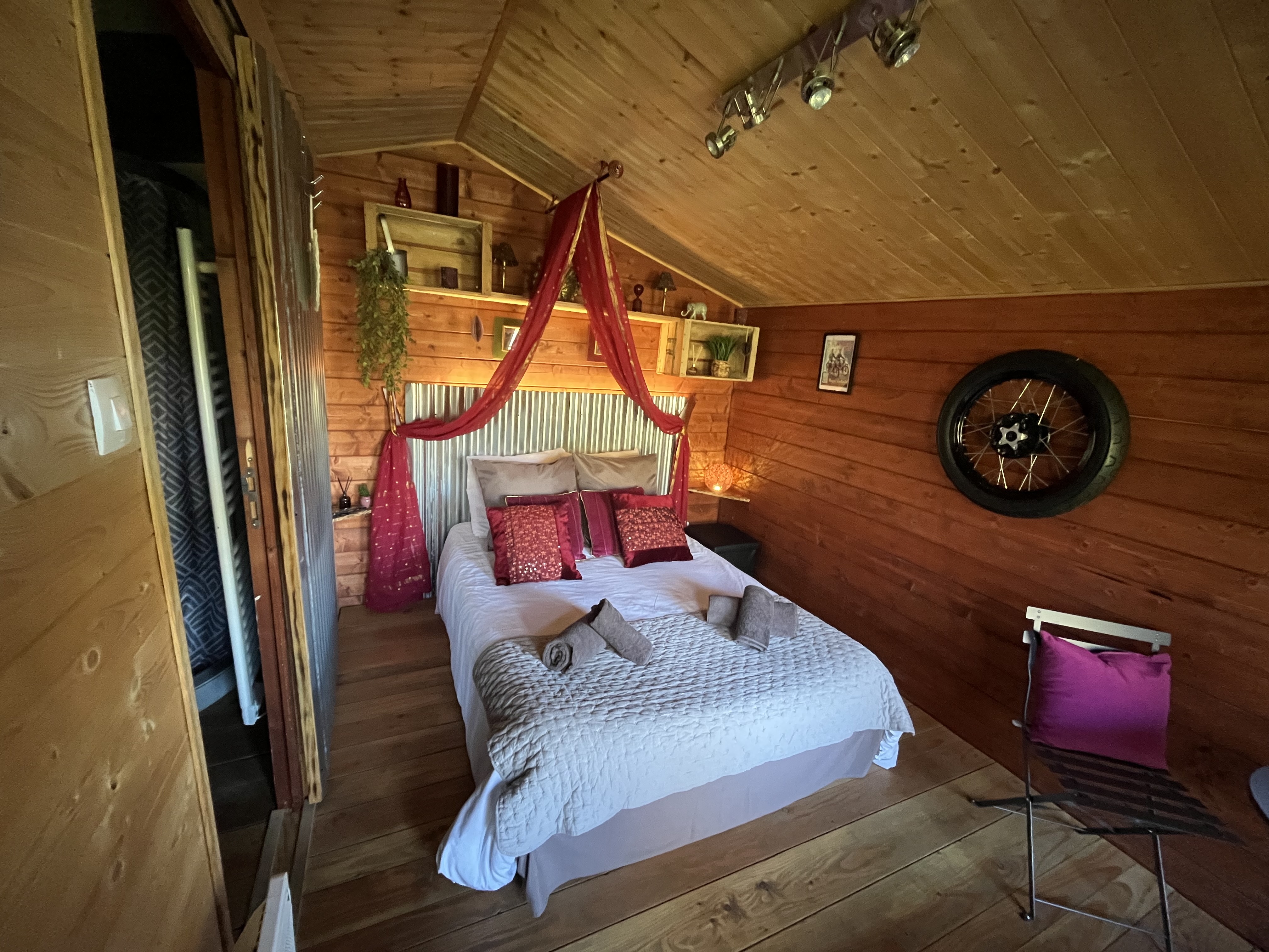 Chalet Royal Enfield — Escapade paisible avec spa à Tarn