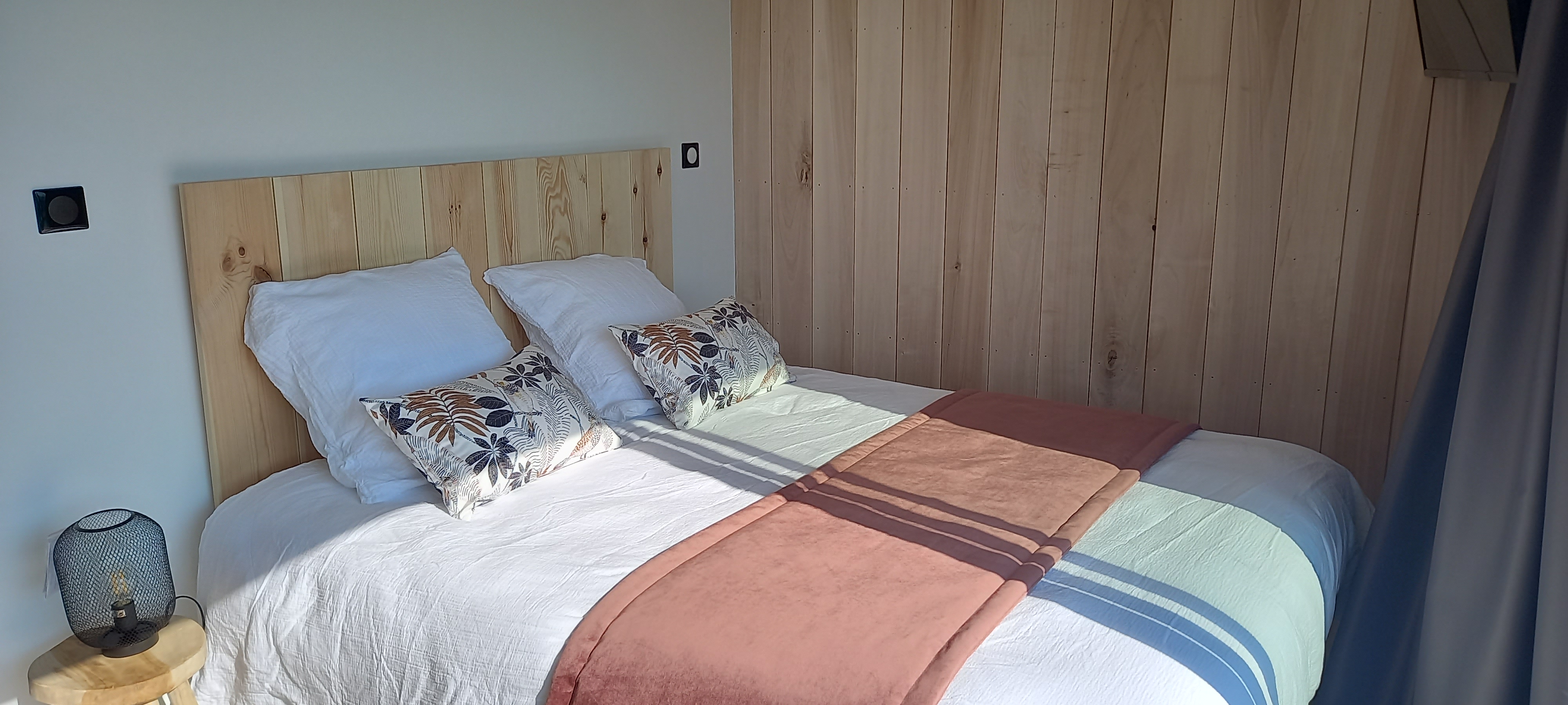 La Cabane de l'Ecureuil — Cabane sur pilotis avec vue panoramique à Marne à Châlons-en-Champagne — chambre