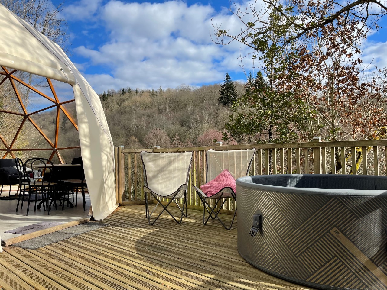 Dôme Spa dans les Arbres : une expérience immersive en Auvergne à Saint Constant — salle de bain