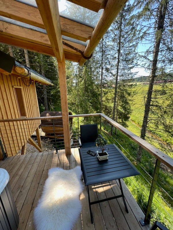 Cabane La Cébriot : une escapade bien-être en Franche-Comté à Petite Chaux — détail architectural