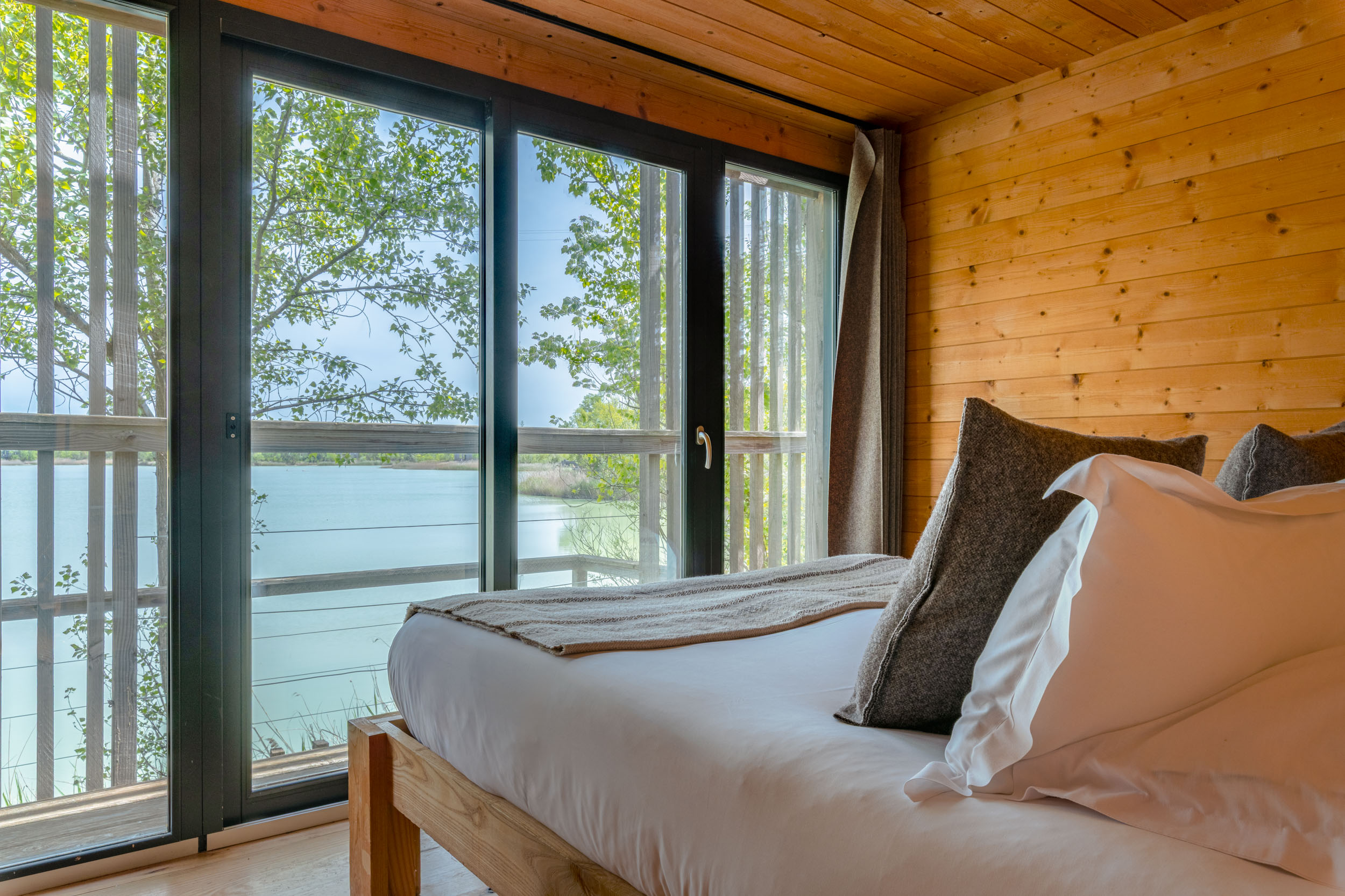 Cabane Spa Millésime : une expérience unique sur pilotis à Sorgues — espace de vie