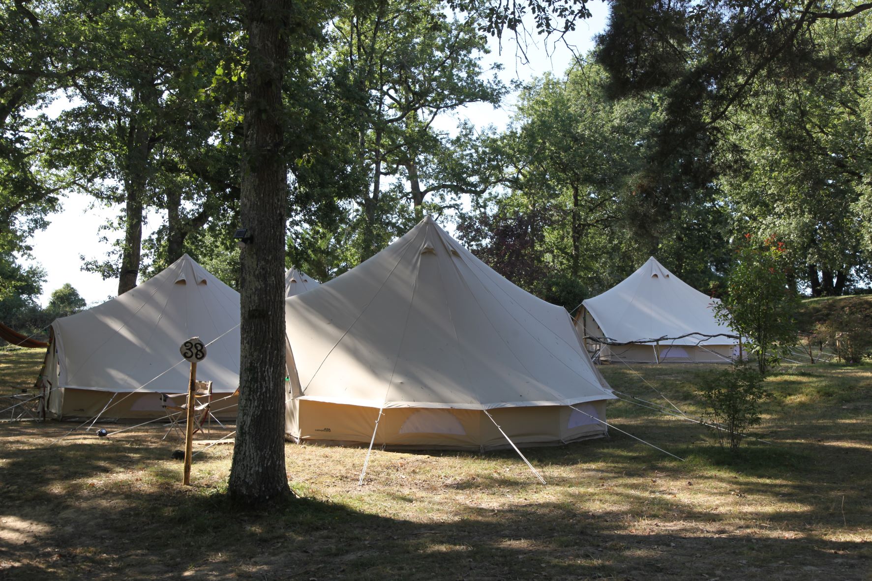 Tente Nomade Family — Séjour bohème avec spa à Gers à Riguepeu — salle de bain