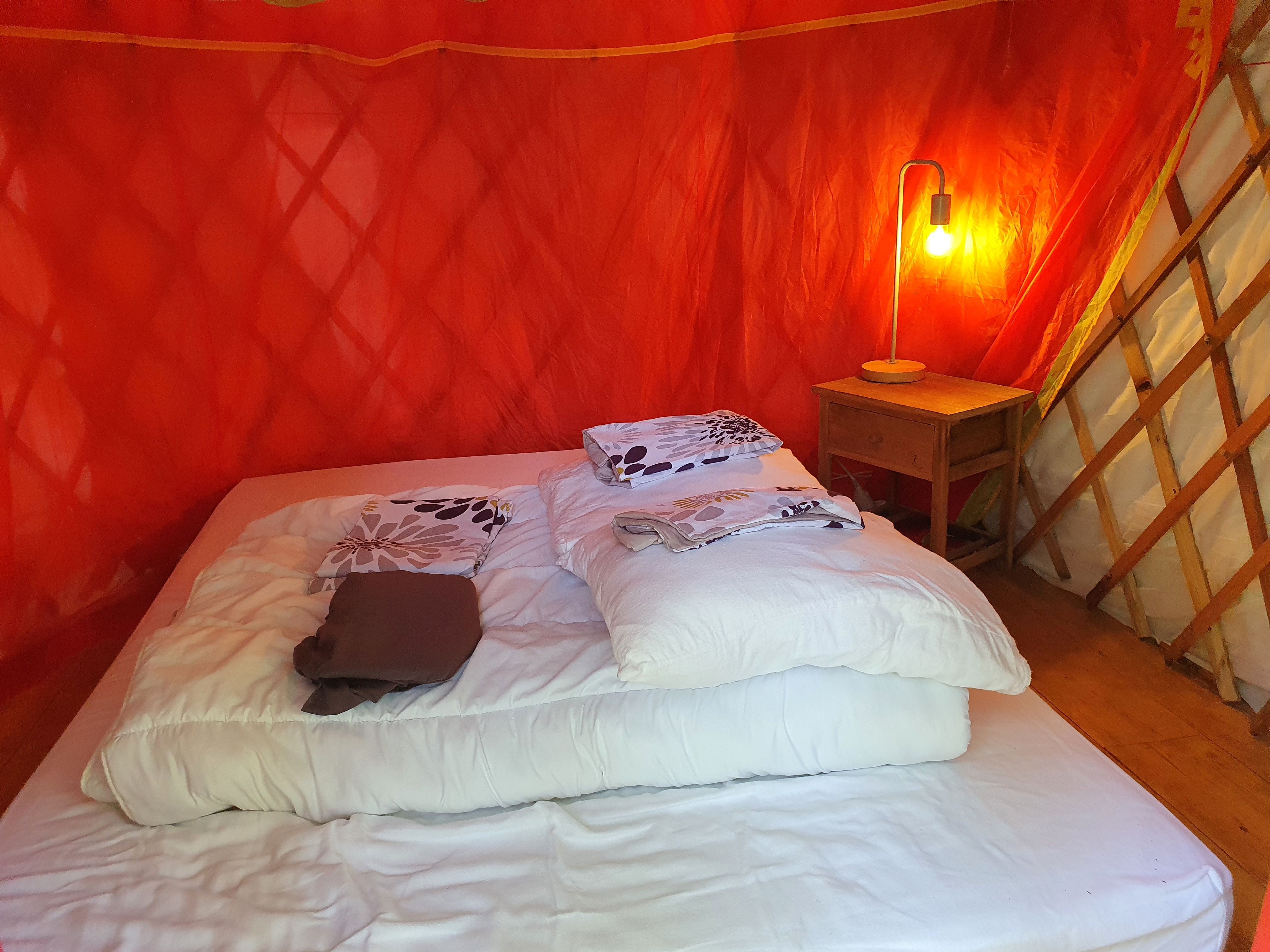 Évasion en mini yourte au cœur de l'Auvergne à Huriel — espace de vie