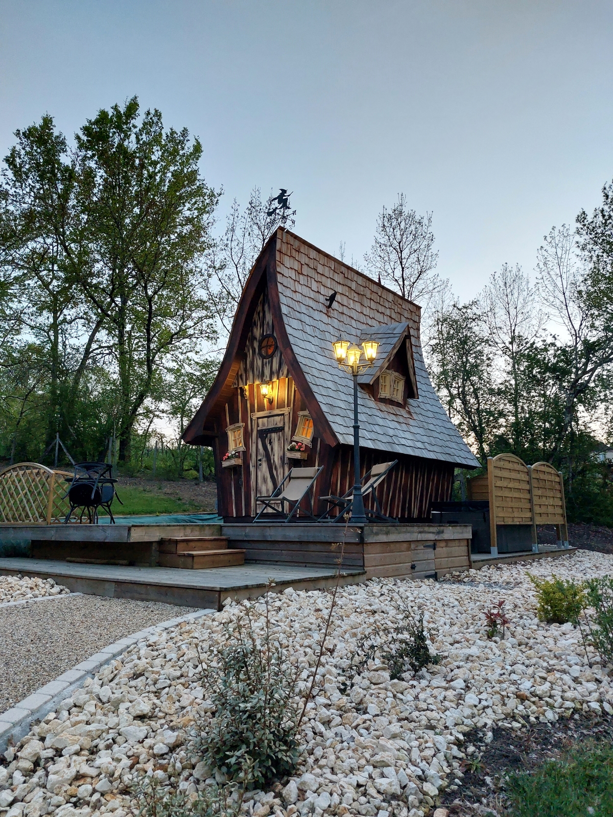 La Cabane Le Vieux Grimoire — Cabane avec Spa privatif à Gironde à Gironde-sur-Dropt — détail architectural