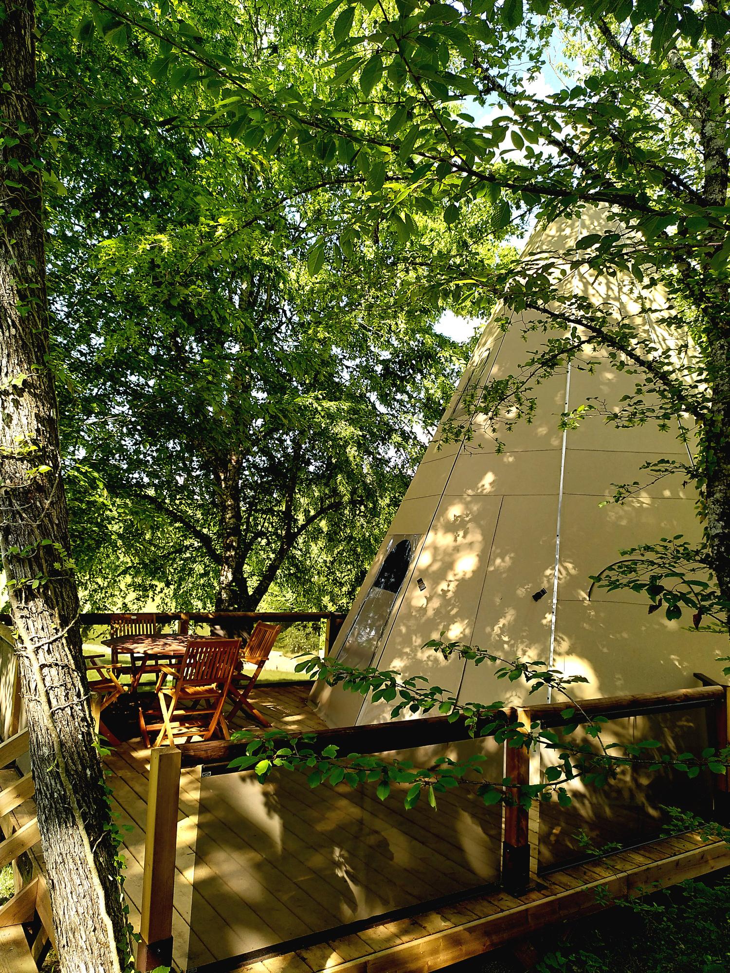 Tipi Nomade — Hébergement insolite avec spa à Lot à Cahors — vue intérieure
