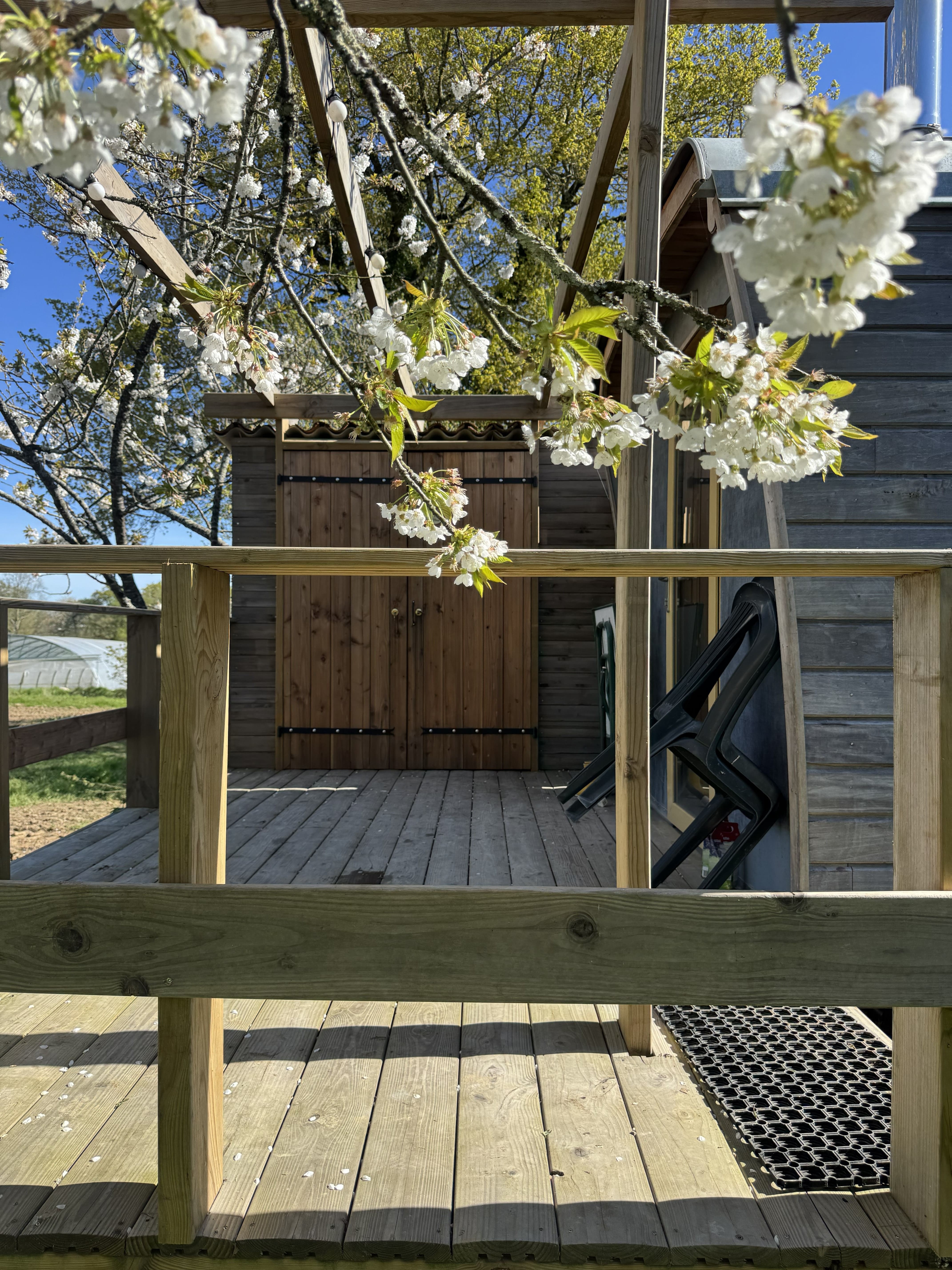 La roulotte à la Ferme de Youna & Zélie — Roulotte avec spa à Le Cellier à Le Cellier — cuisine