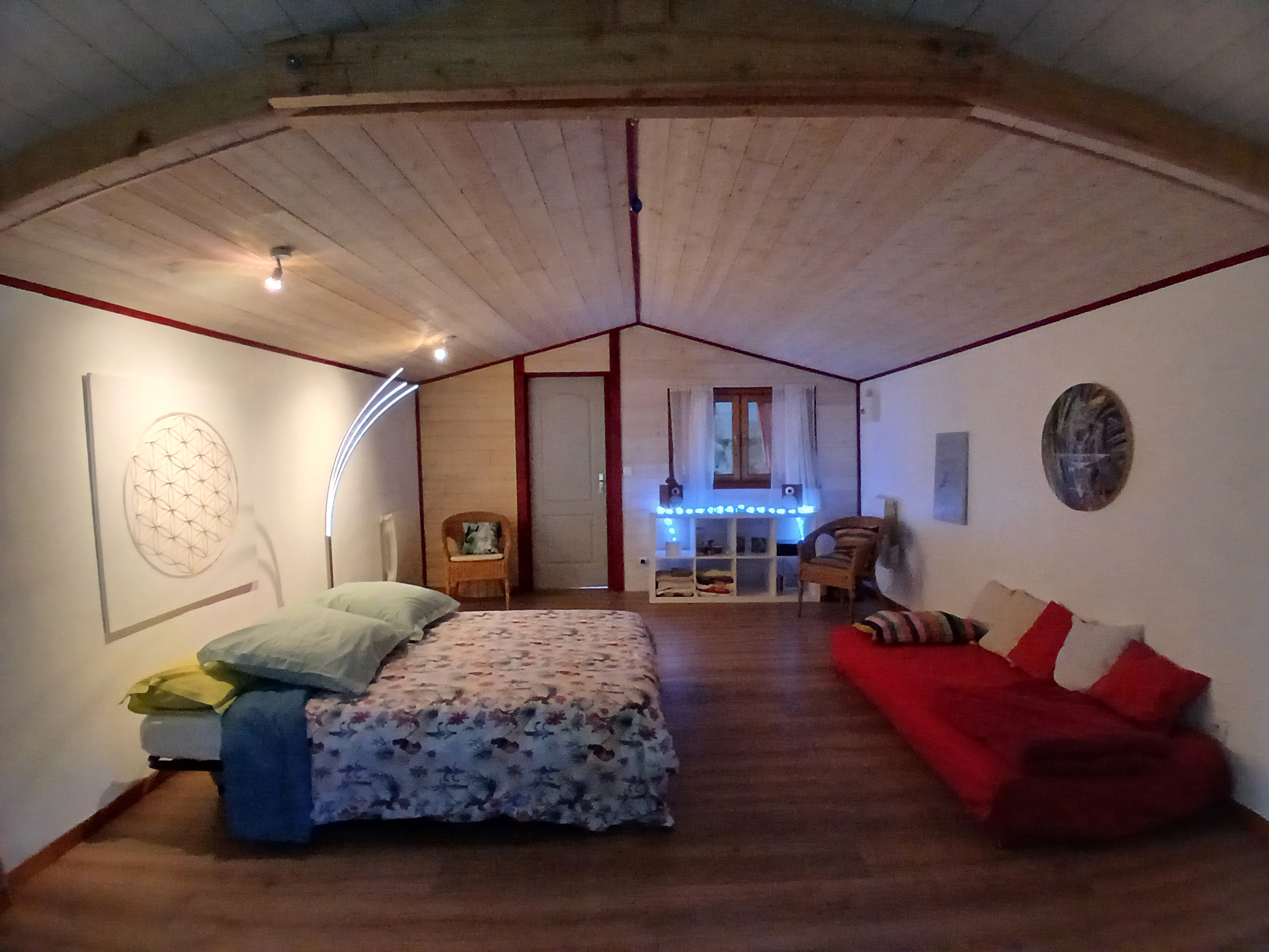 Le Temple Ysambre & Spa — Cabane avec jacuzzi en Bretagne à Vannes — espace de vie