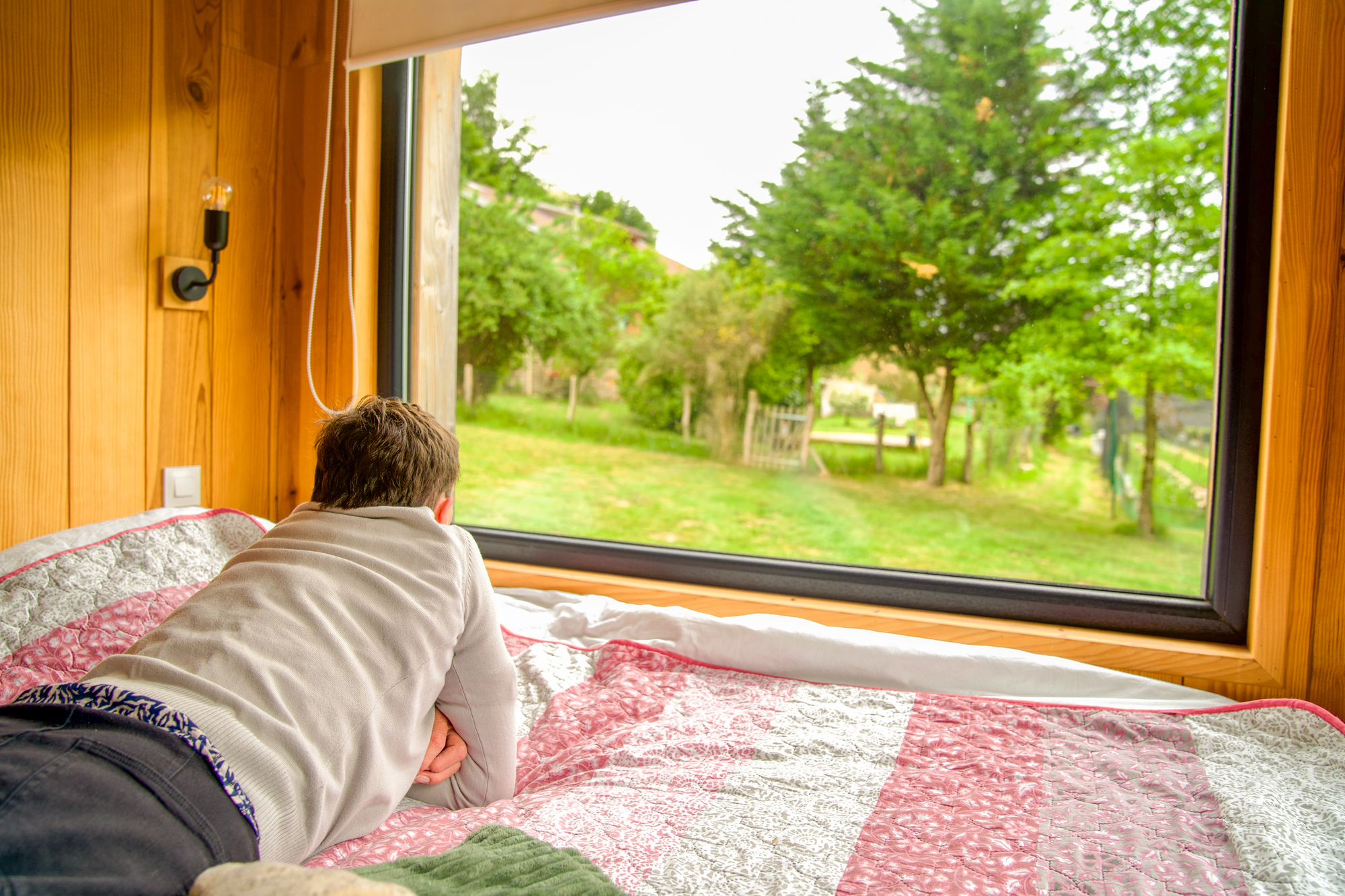 L’Escargoterie de la Forge : une immersion champêtre en Tiny House à Uzemain — chambre