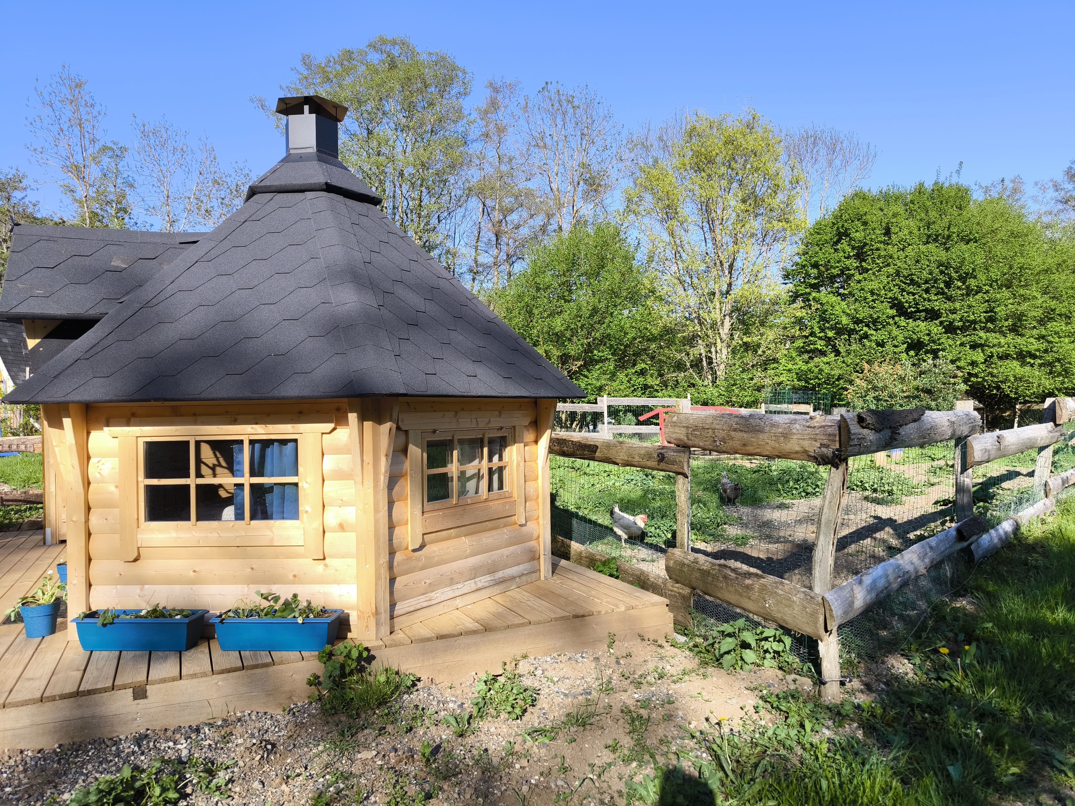 Kota finlandais au Moulin du Cheix : une expérience unique en Auvergne à Saint-Diery — vue intérieure