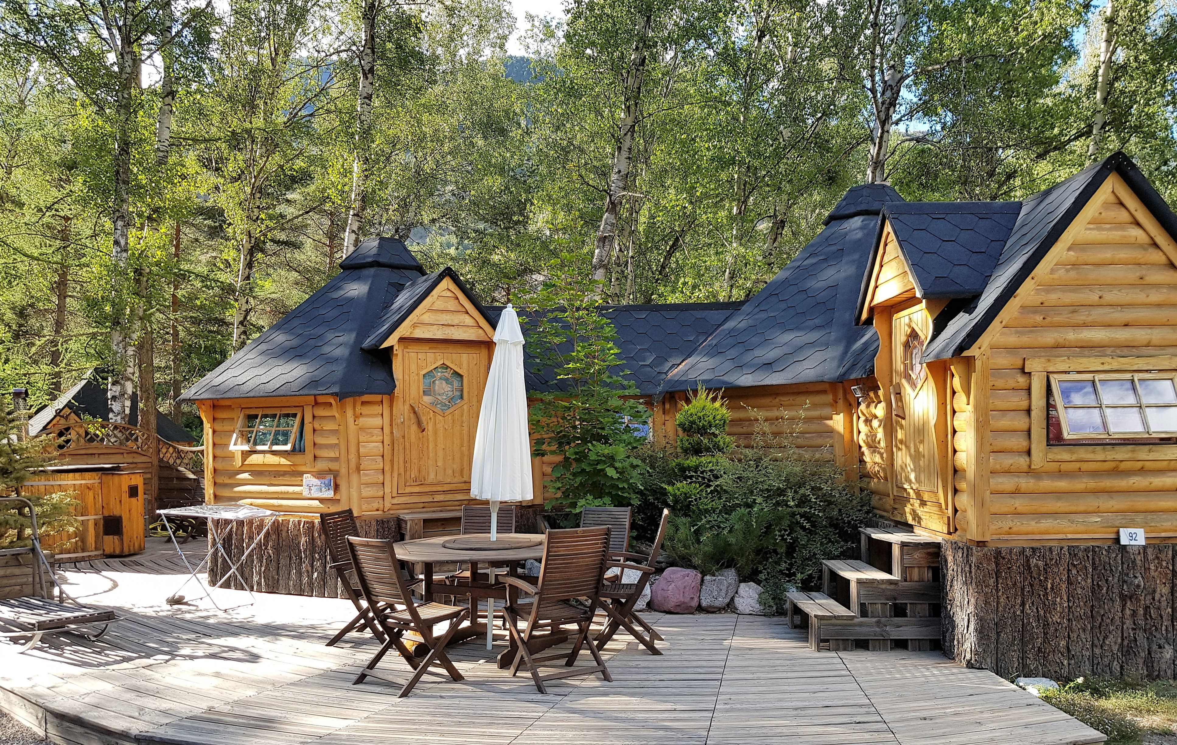 Kota Finlande & Spa : une expérience unique en pleine nature — Cabane à Saint Martin De Queyrières