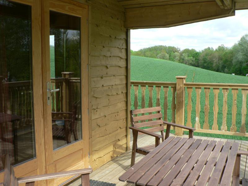 La Cabane du Chasseur : une immersion en pleine nature à Cessières-Suzy — espace de vie