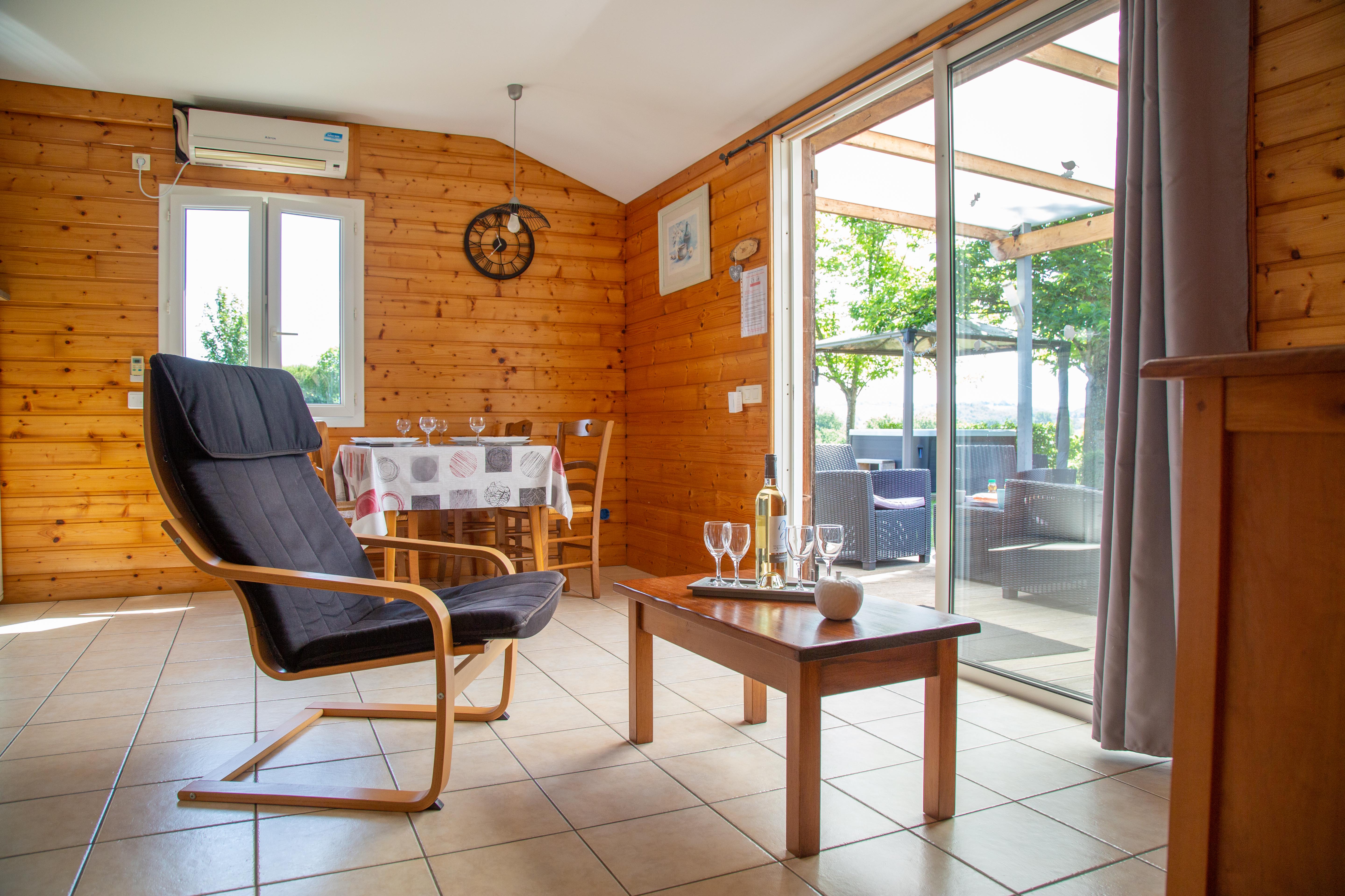 Chalet Spa Mélèze — Chalet avec spa privatif à Gers à Riguepeu — cuisine