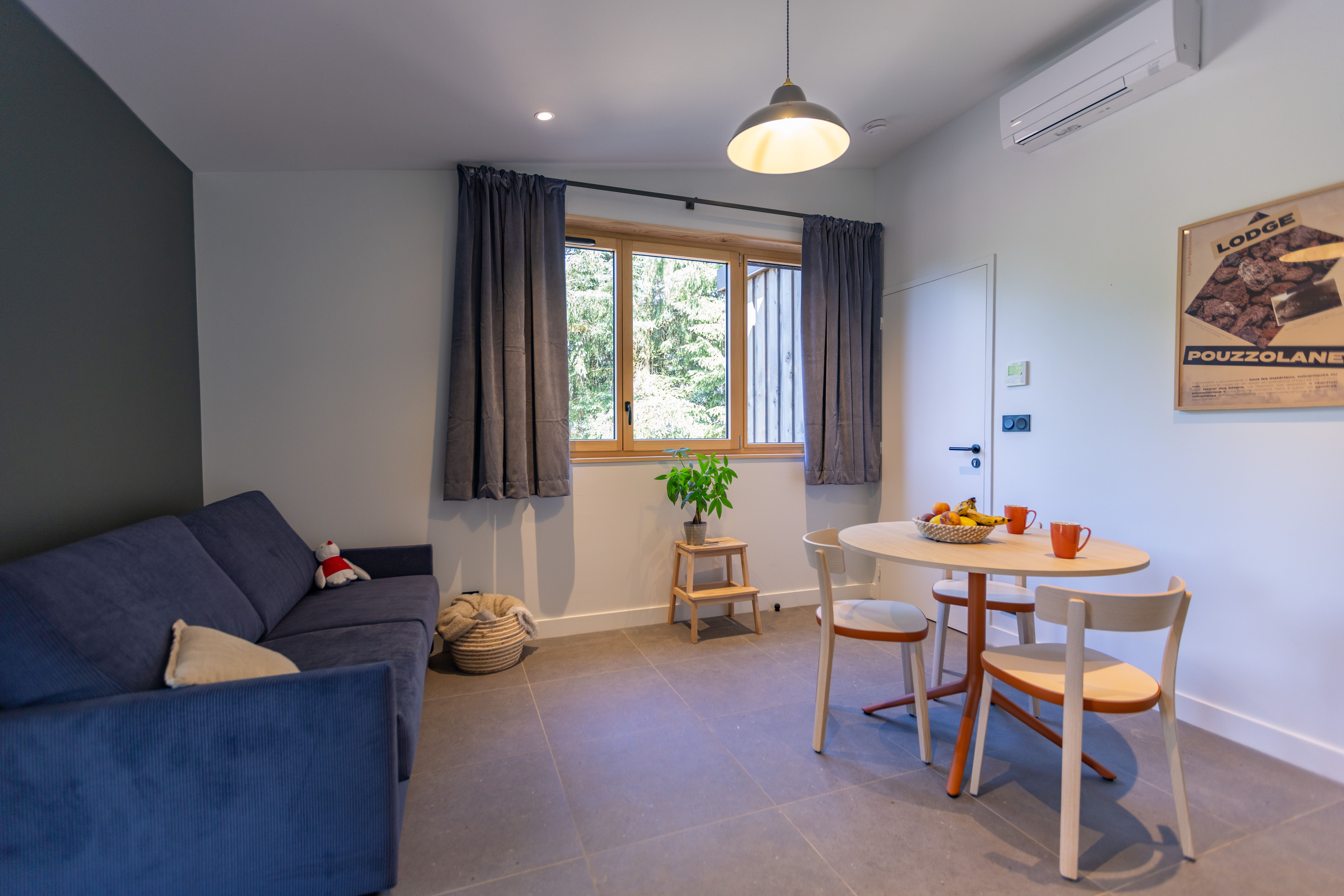 Lodge cosy — Ecolodge avec spa à Lemptégy (Puy-de-Dôme) à Saint-Ours — espace de vie