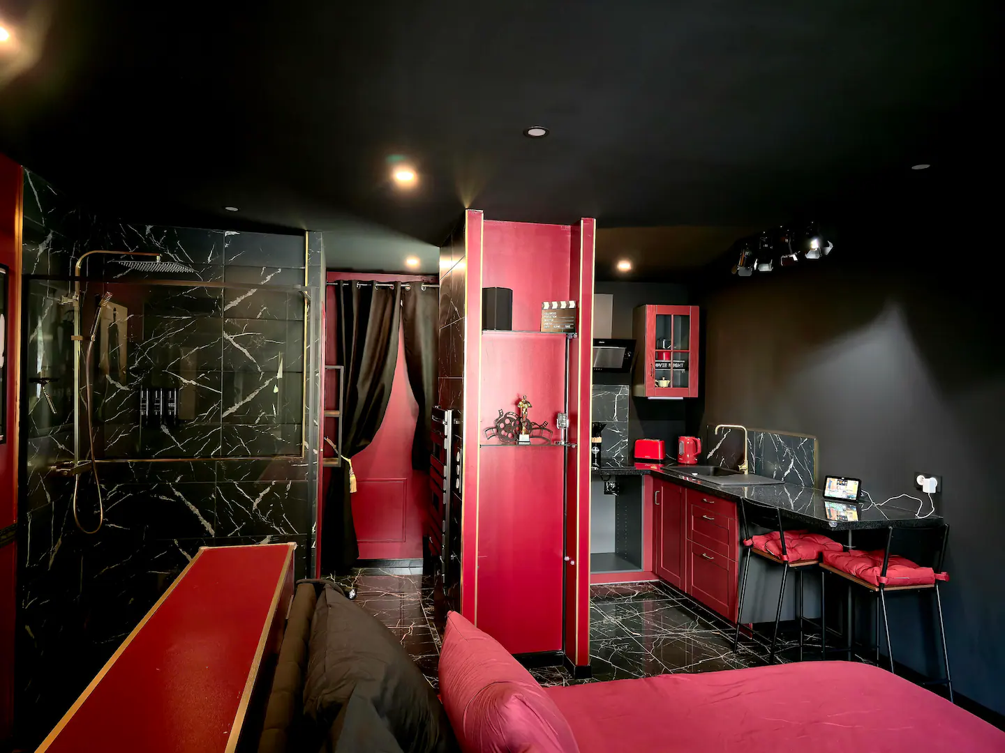 Movie-room — Chambre à thème cinéma privé à Carcassonne à Carcassonne — vue intérieure