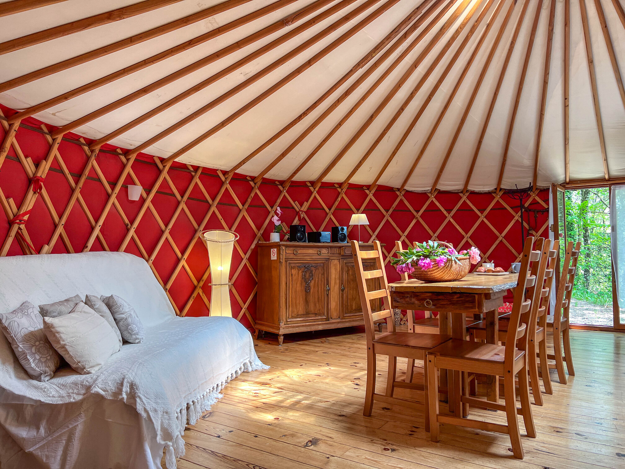 La Yourte Passionata : une immersion au cœur de l'Auvergne à Vitrac — environnement naturel