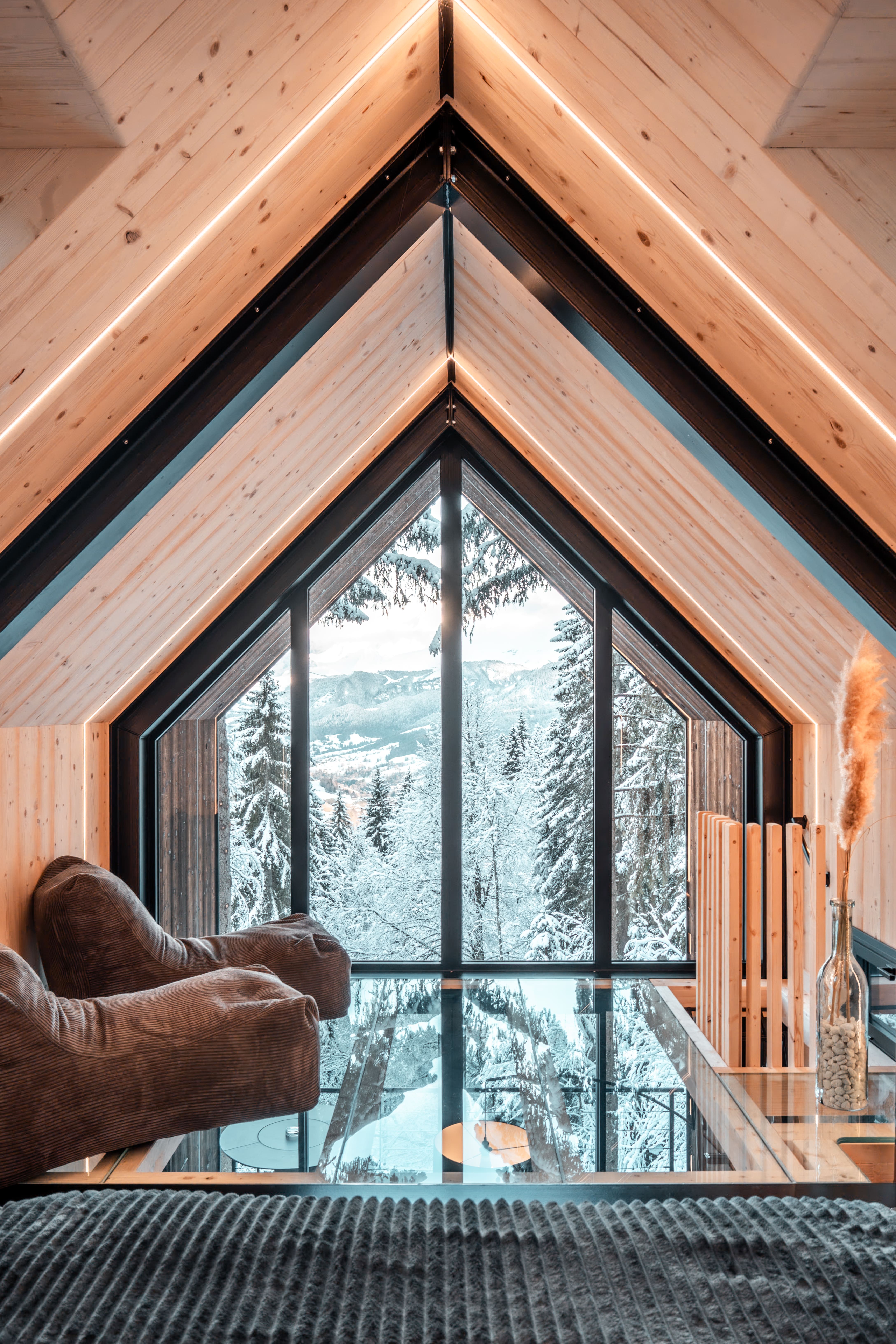 La Cabane Scandinave & SPA : une évasion en pleine nature à Saint Nicolas La Chapelle — vue intérieure