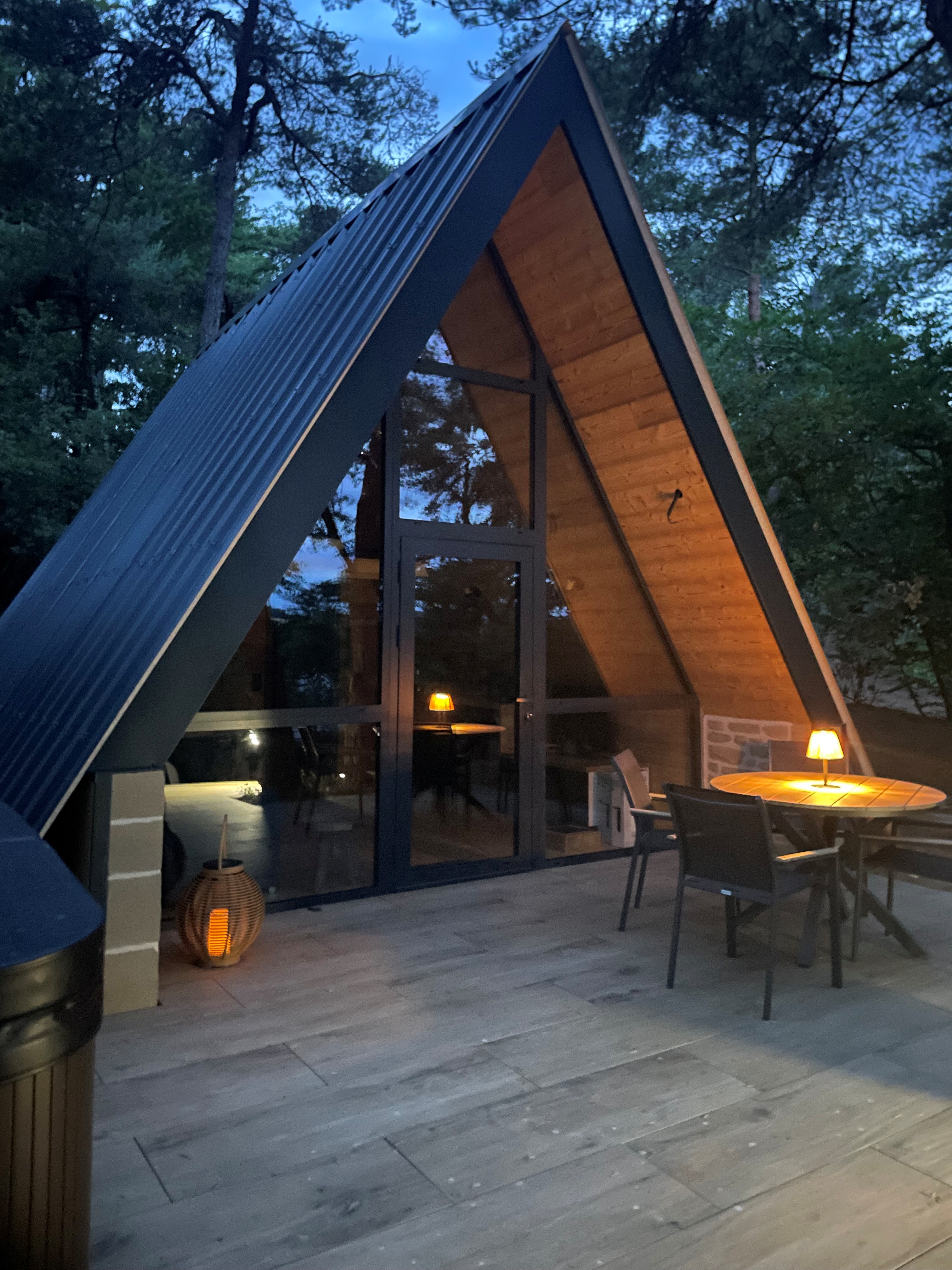 Chalet CanopéA SPA Privatif — Cabane avec jacuzzi à Drôme à Saint-Christophe-et-le-Laris — espace de vie
