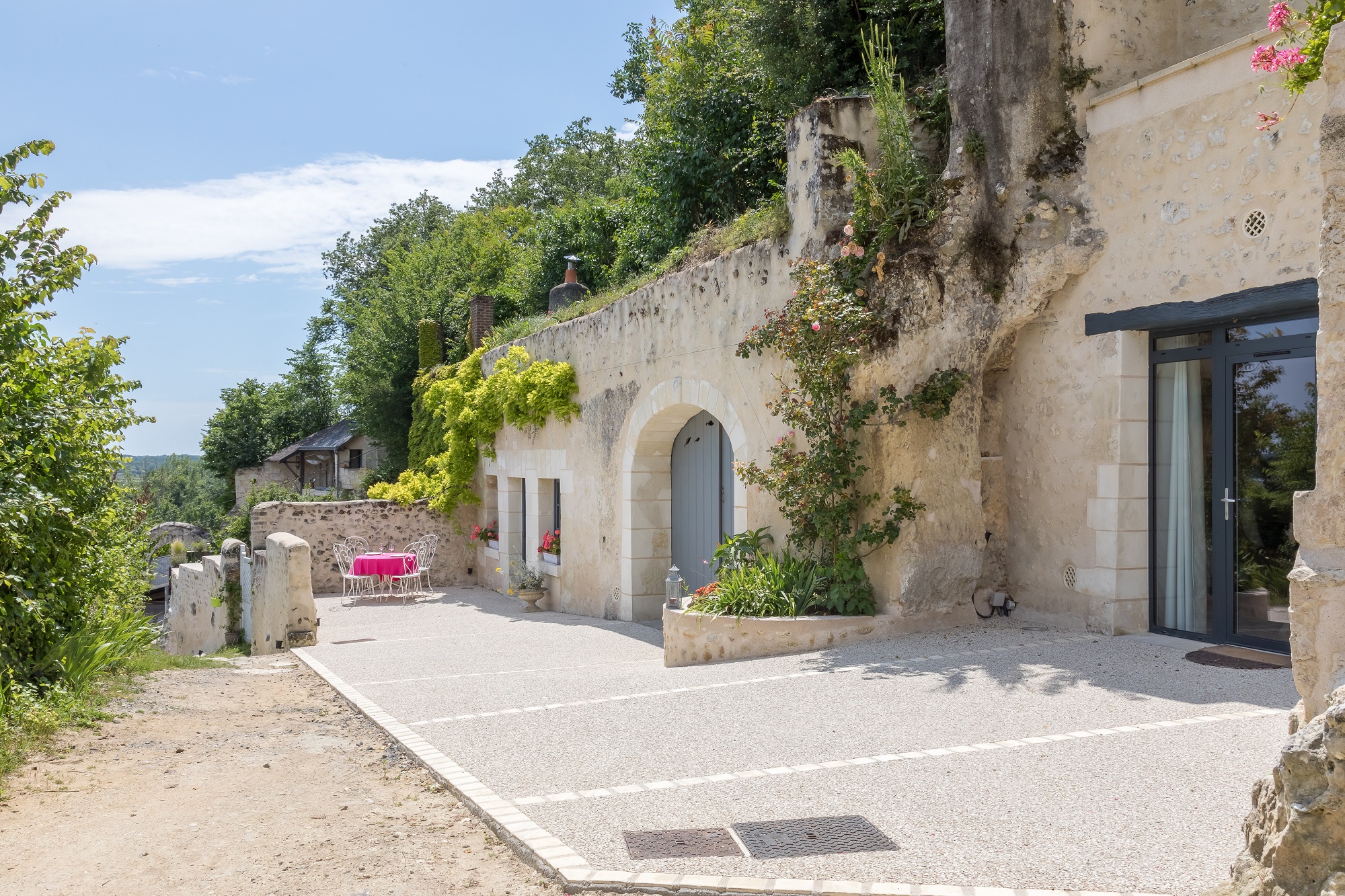 Gîte Troglodytique : une maison creusée dans la roche en Centre-Val de Loire