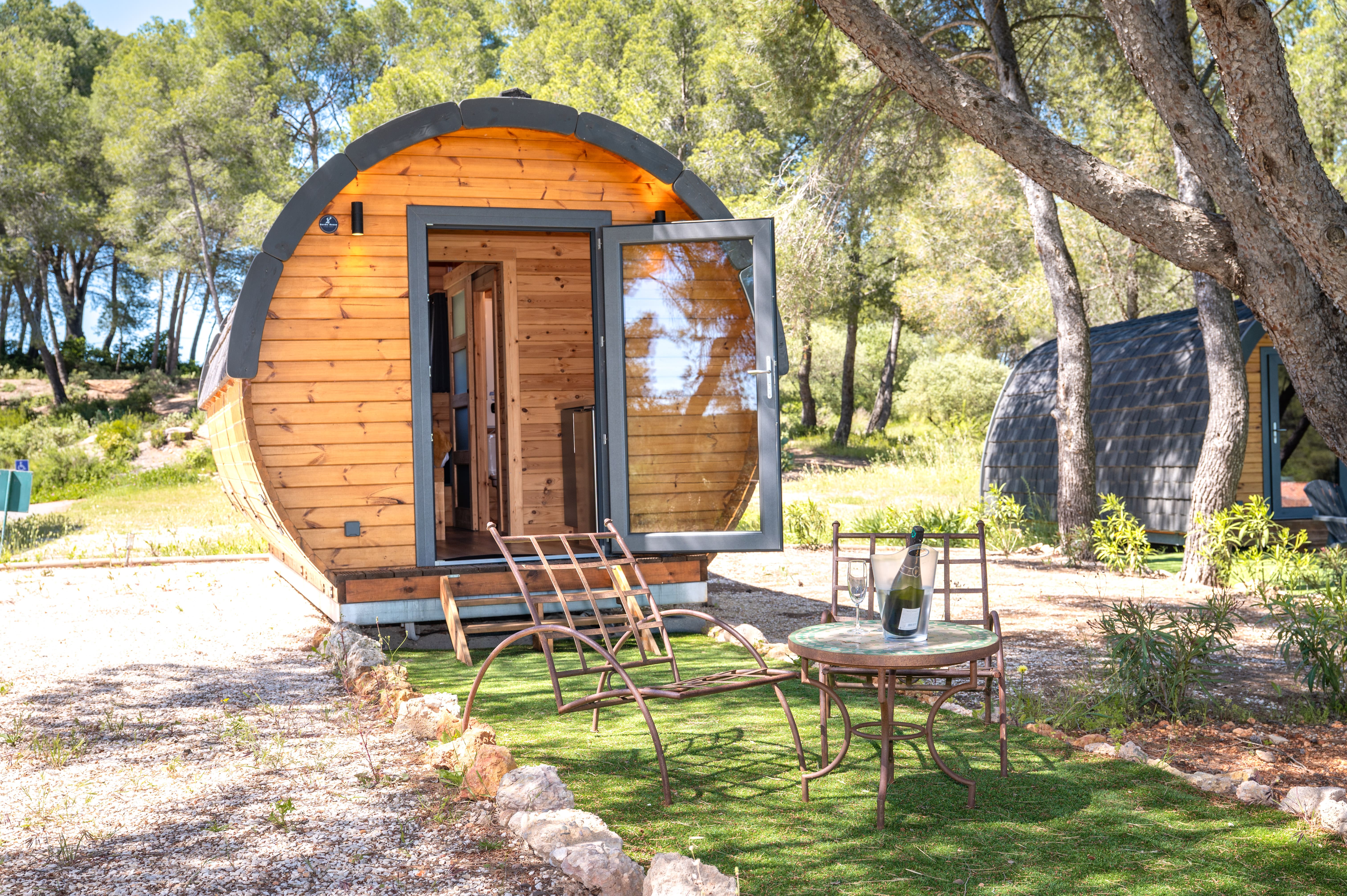 Le Barrel Zen : un tonneau atypique en pleine nature — Tonneau à Montagnac