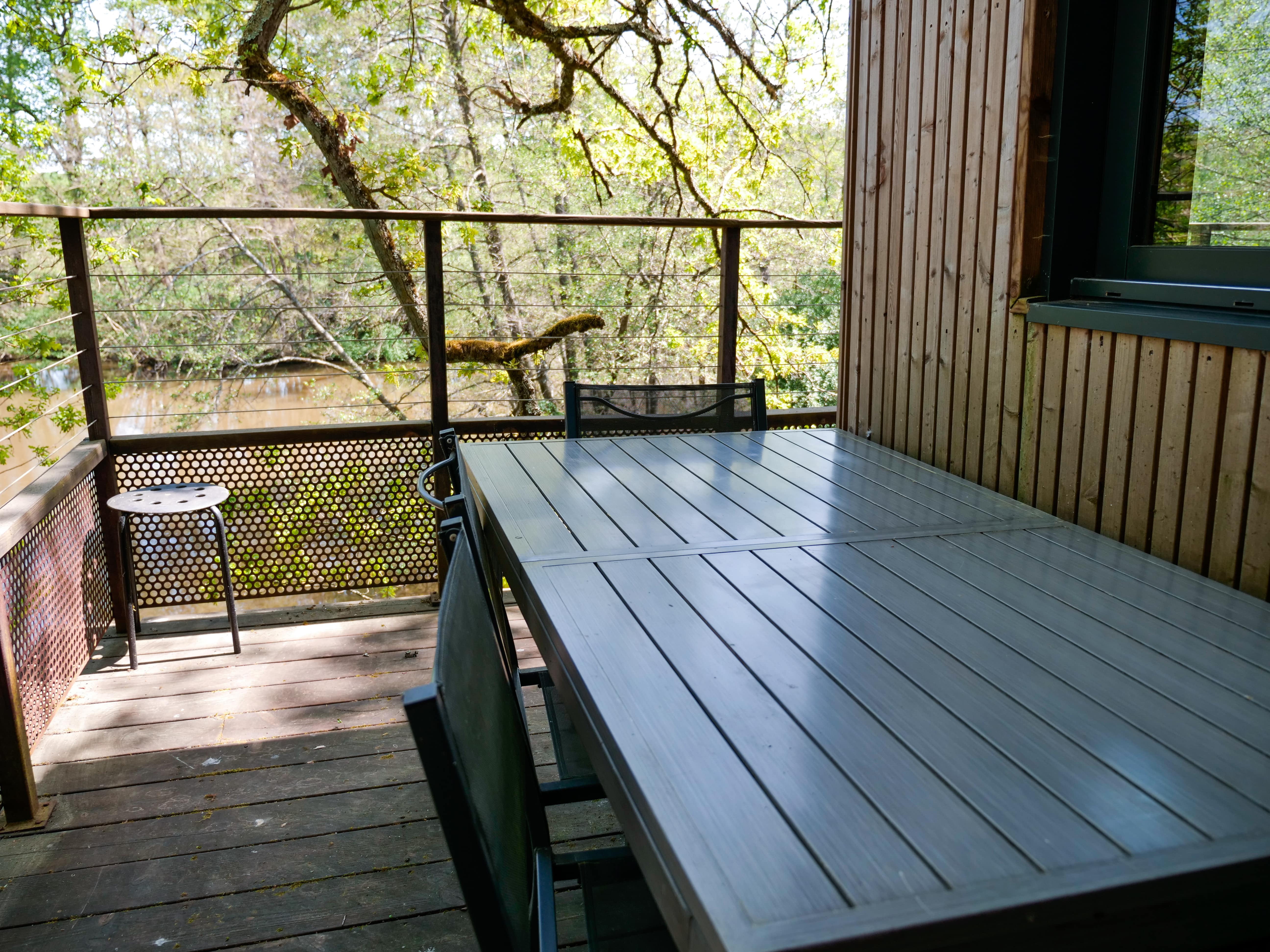 Photo 9/9 — Cabane « Une cabane perchée au bord d'un lac privé en Aquitaine » à Sadirac Gironde