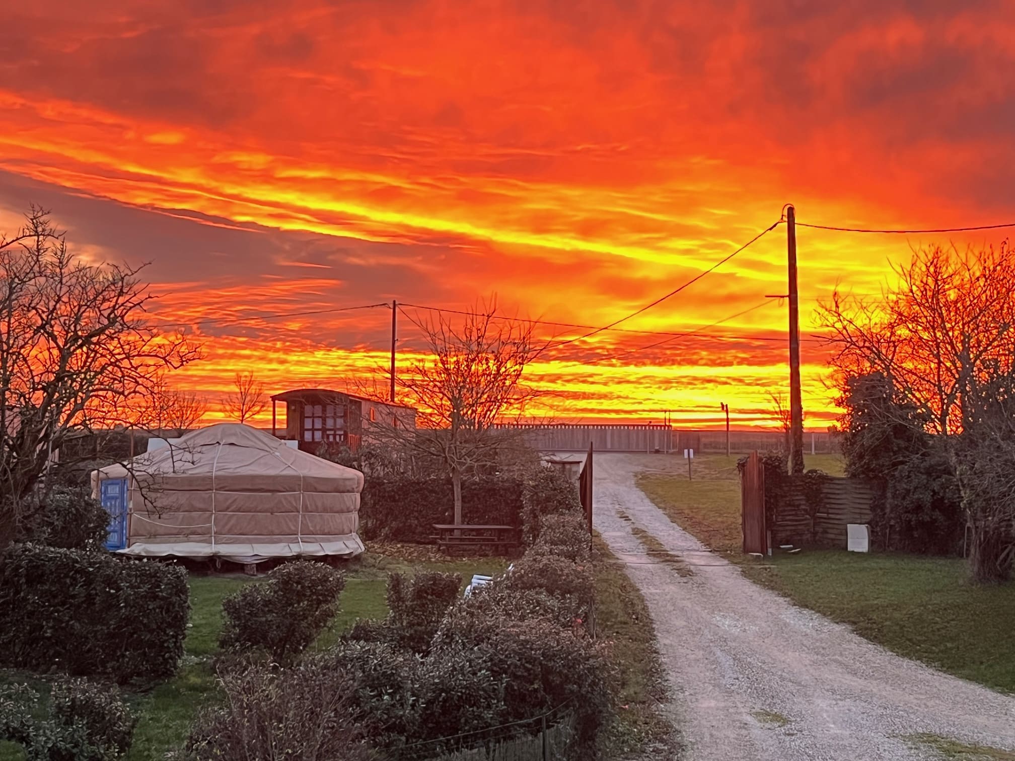 Roulotte — Séjour bohème avec spa à La Buissonnière en Indre-et-Loire à Sorigny — vue depuis la terrasse