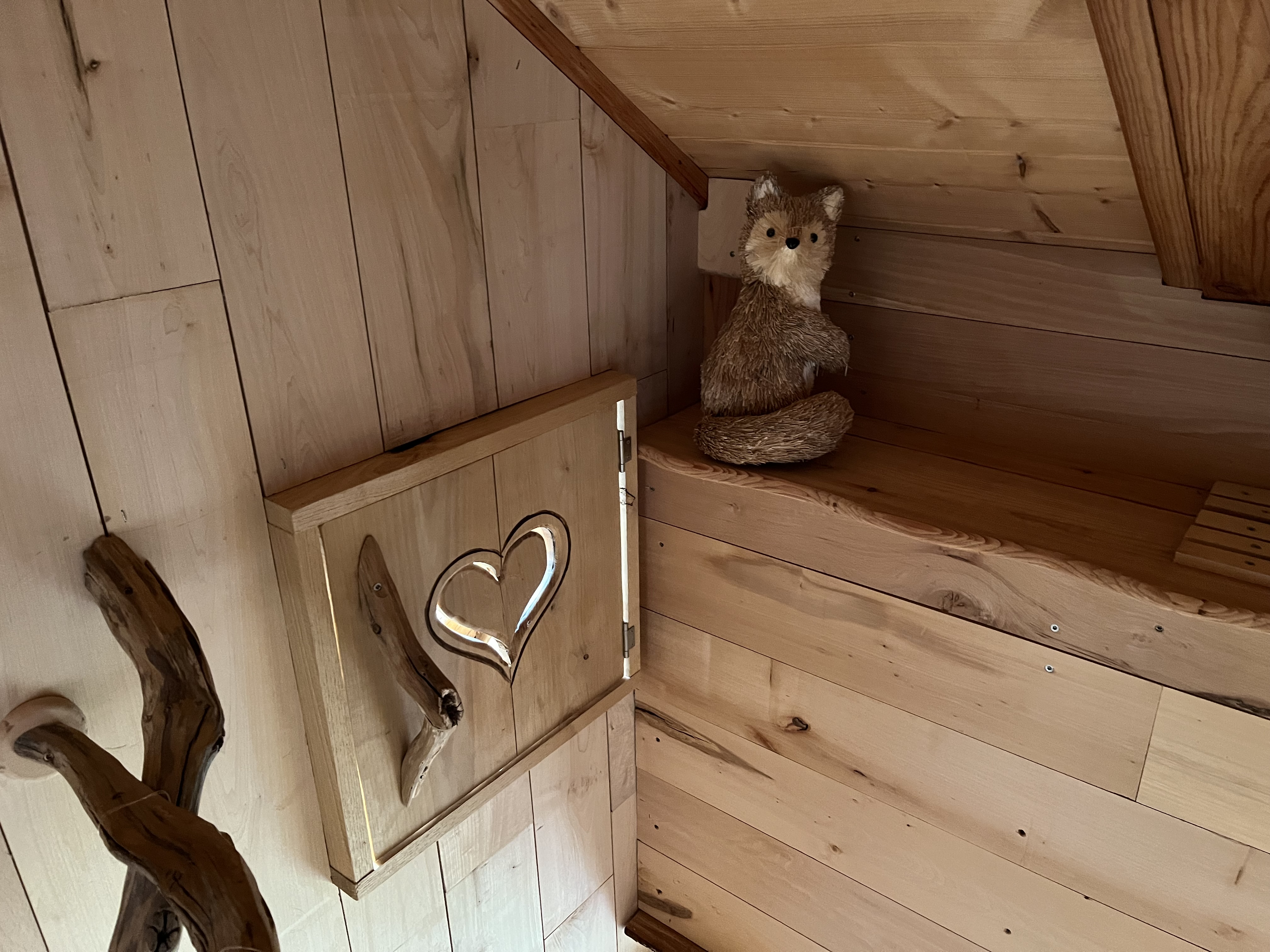 Cabane Le Cœur de Xanet : une échappée belle sur pilotis à Bassussarry — détail architectural