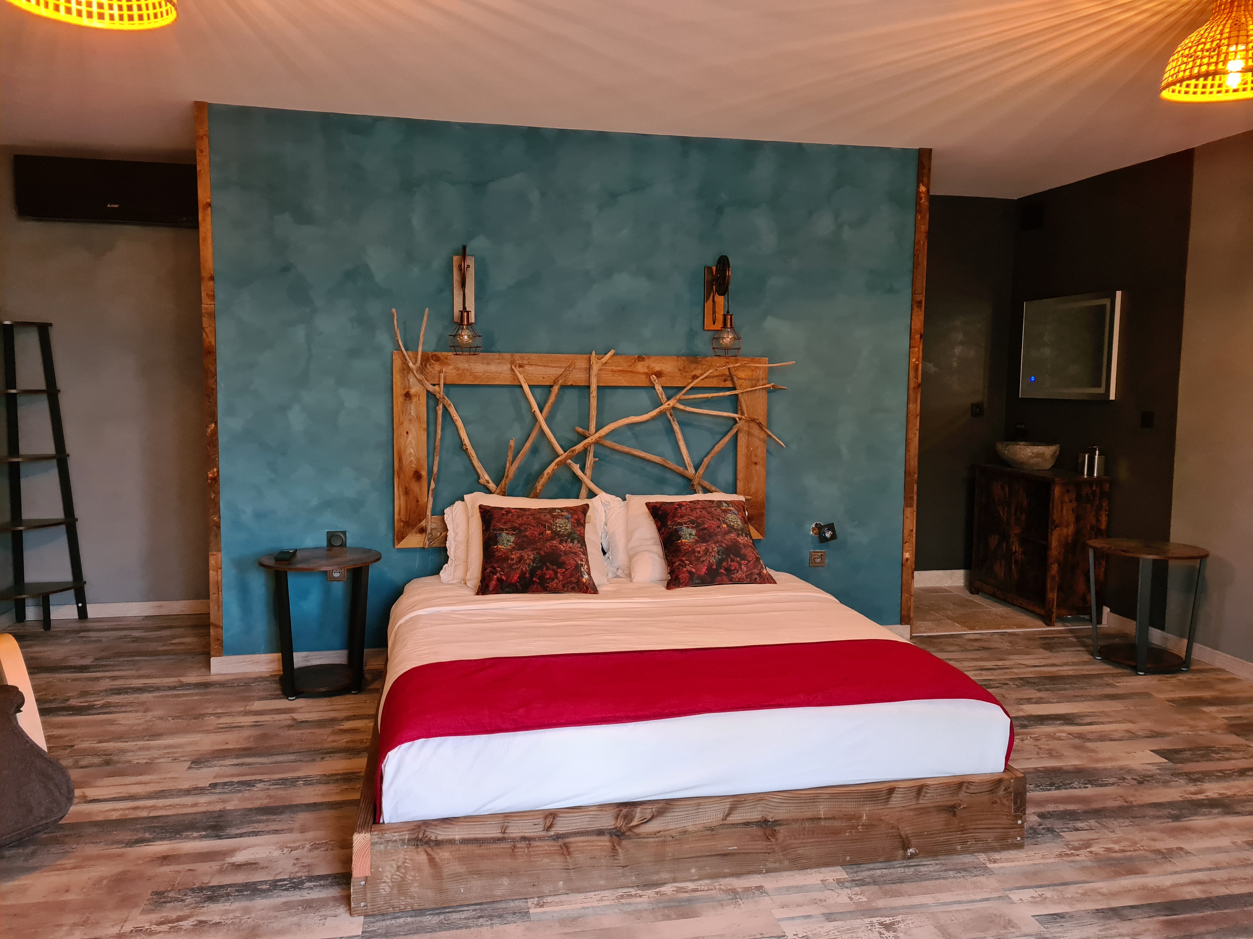 Cabane Jacuzzi — Nuit romantique avec spa à Gard à Nîmes — vue depuis la terrasse