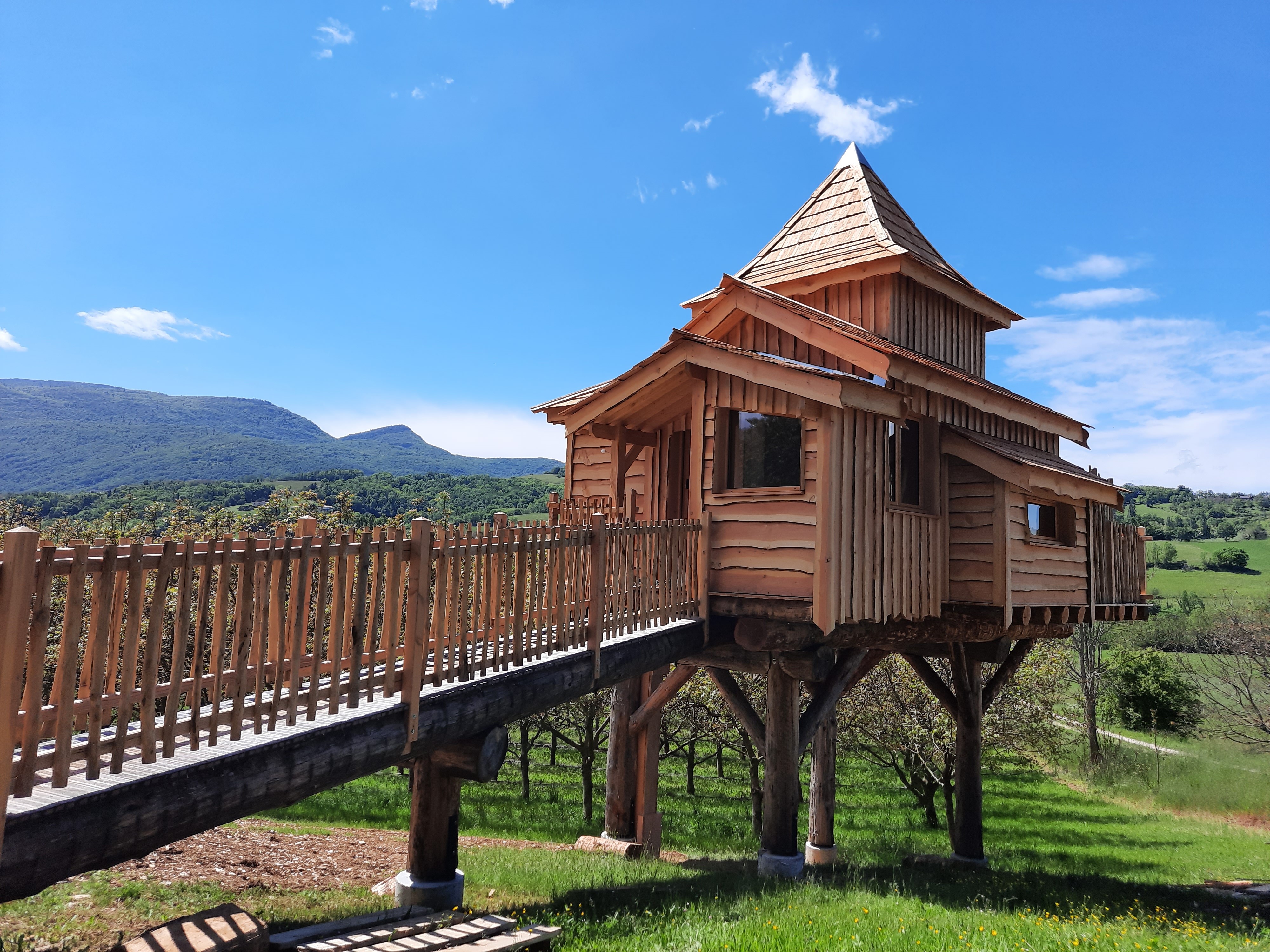 Cabane Prague — Nuit perchée avec spa à Vercors en Drôme à Saint-Jean-En-Royans — chambre