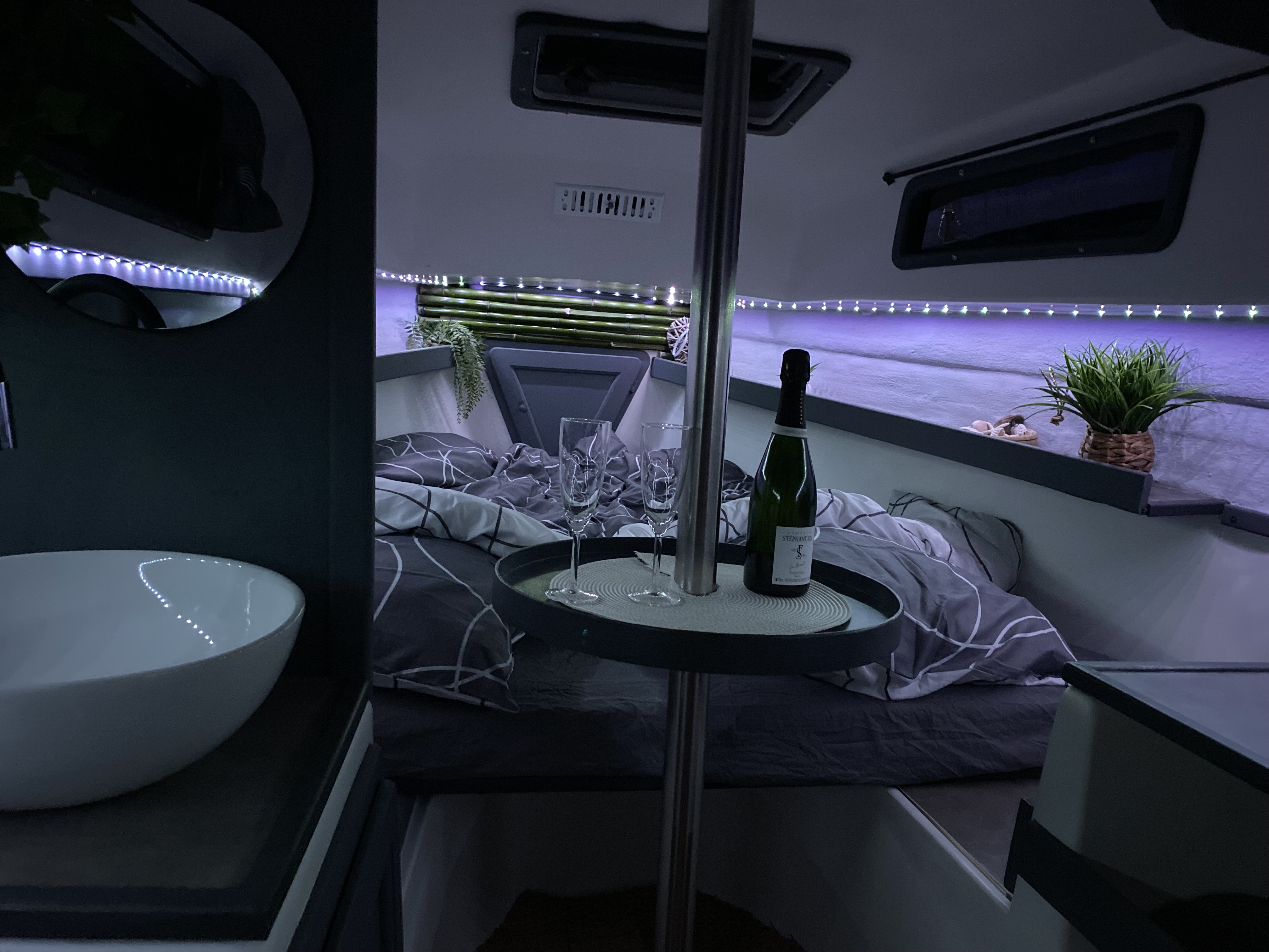 Le voilier Daïmino — Péniche avec jacuzzi à Lot-et-Garonne à Casteljaloux — salle de bain