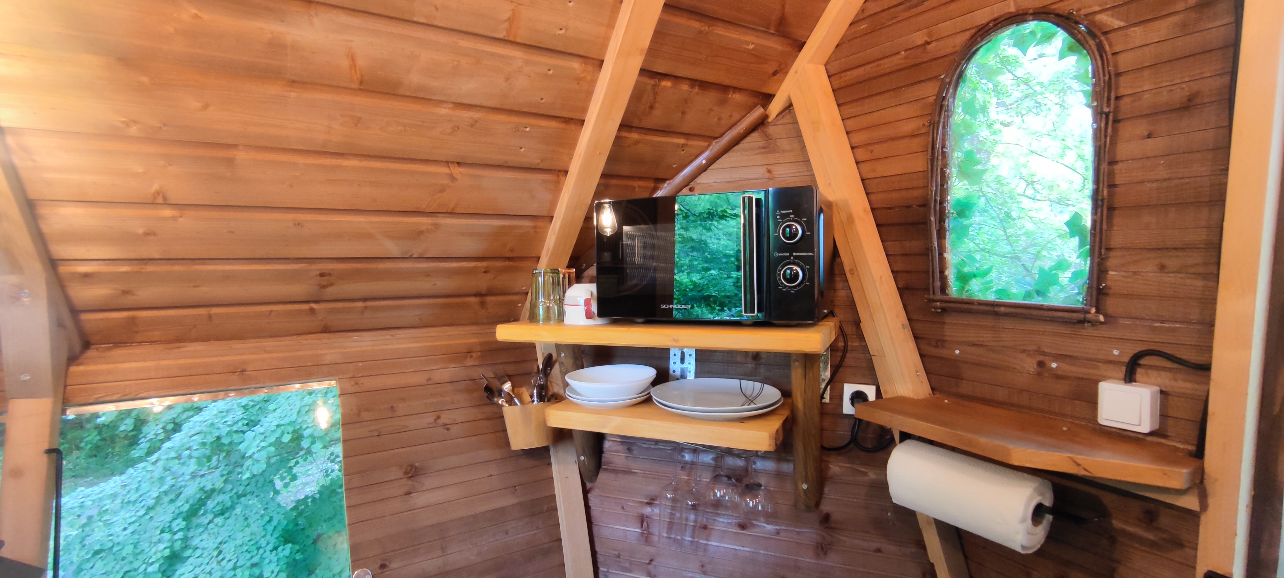 Le Nid des Farfadets : une cabane perchée au cœur de la nature à Chamigny — salle de bain
