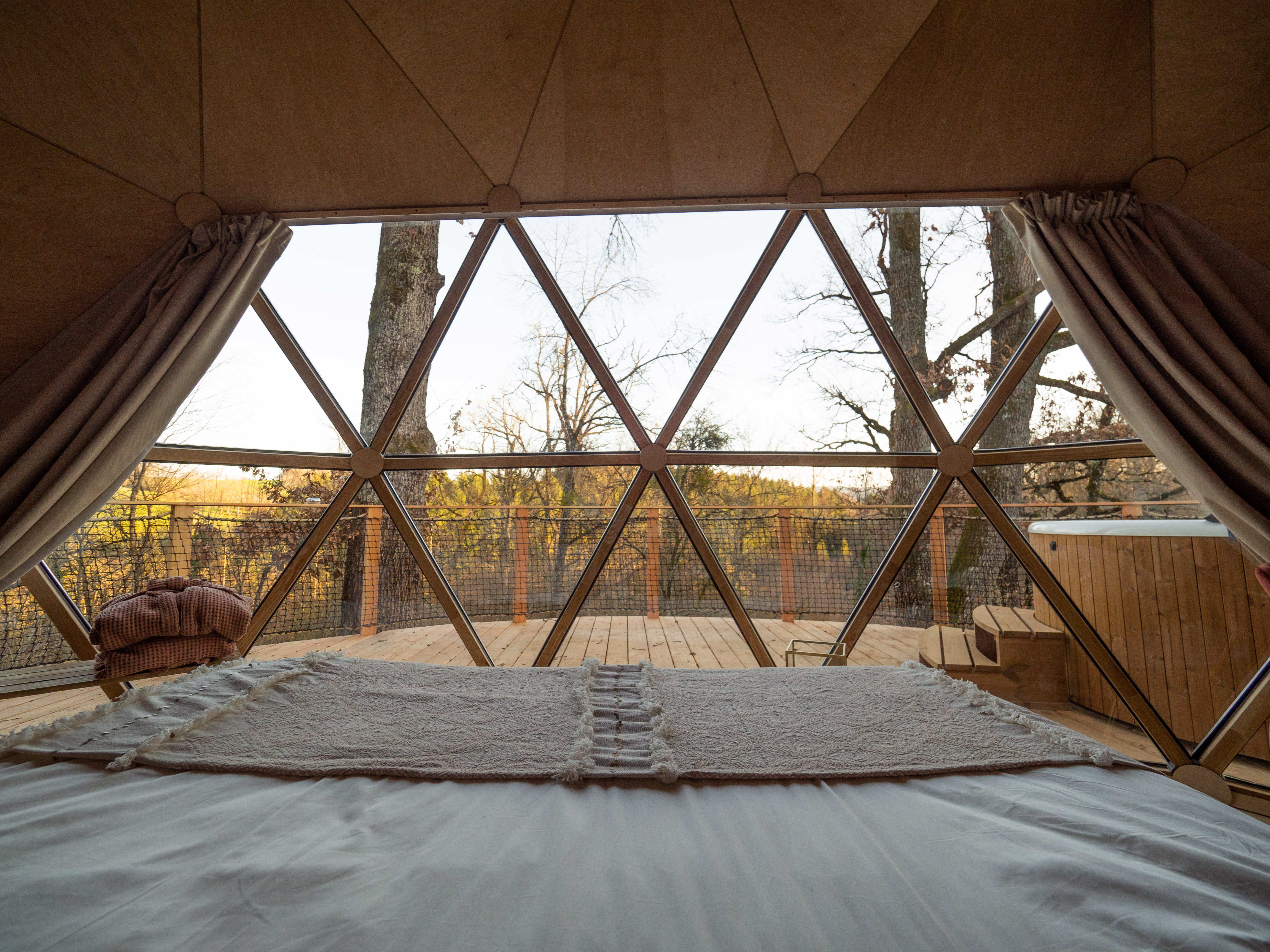 Dôme Cassiopée & Spa : une expérience unique en Auvergne à Cunlhat — détail architectural