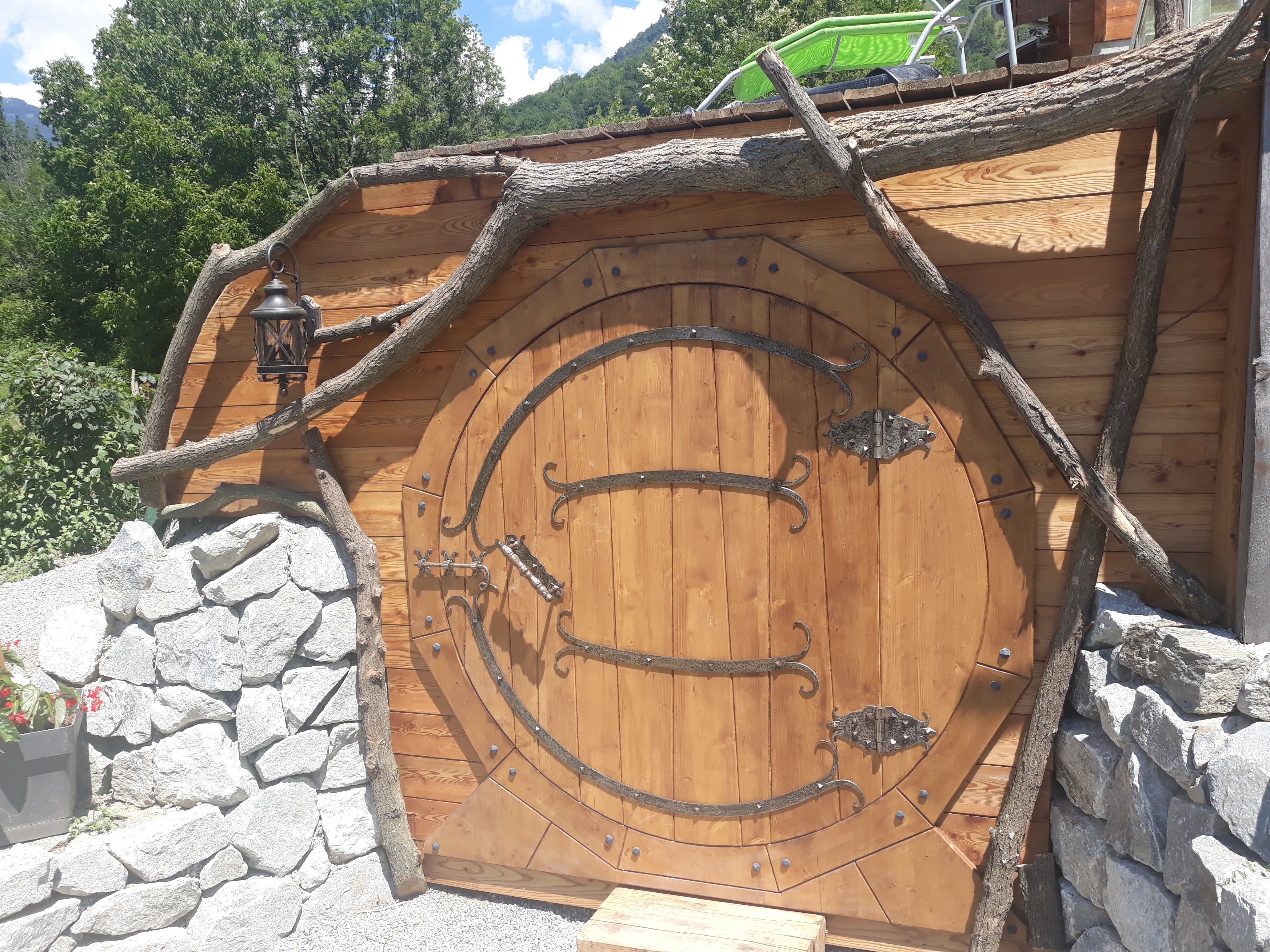 La Tanière du Hobbit — Maison insolite avec spa à Savoie