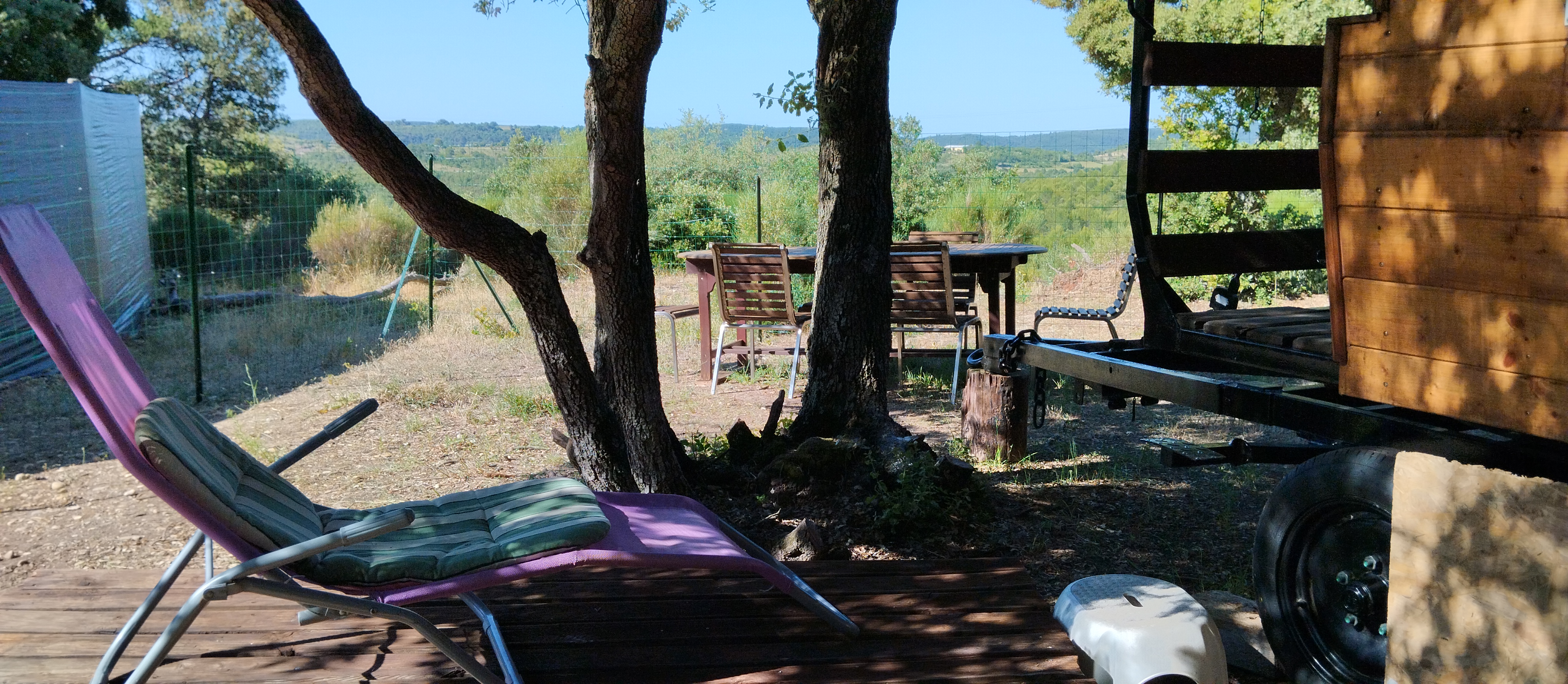 Roulotte connexion au vivant : une échappée en Provence à Esparron De Verdon — vue intérieure