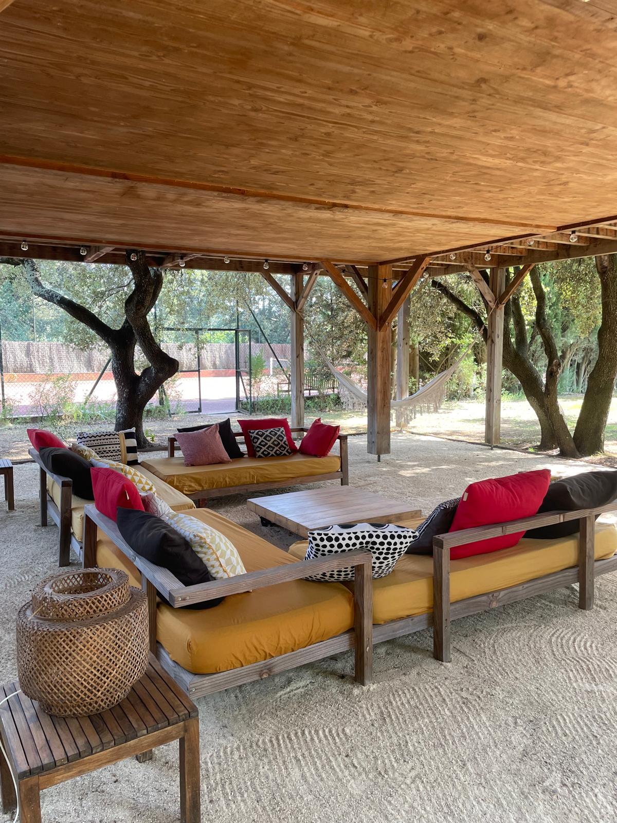 Lodge dans les arbres — Cabane avec piscine à Villevieille (Gard) à Villevieille — chambre