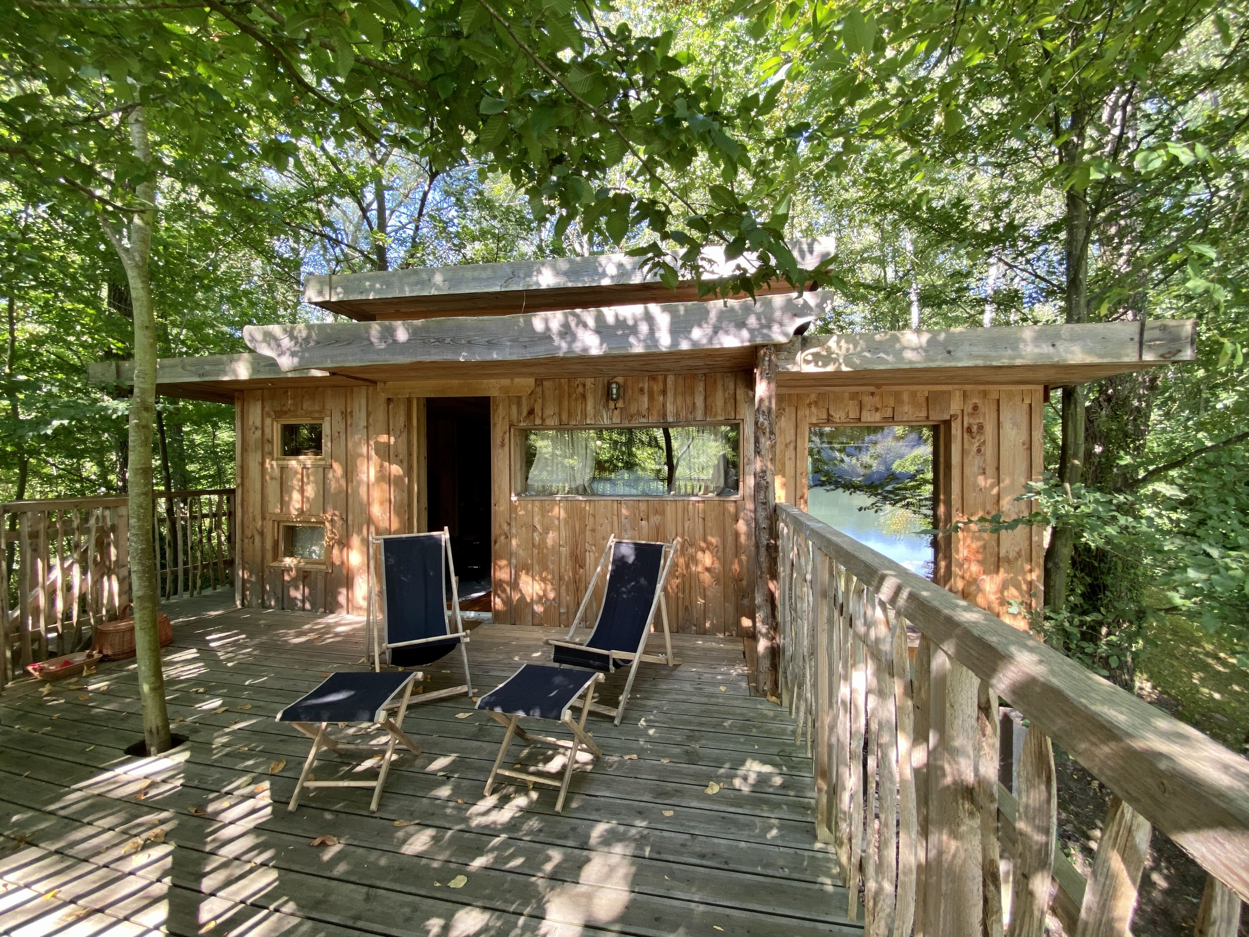 Photo 4/9 — Cabane « Cabane au fil de l'eau : une expérience unique en Picardie » à St-Léger-Aux-Bois Oise