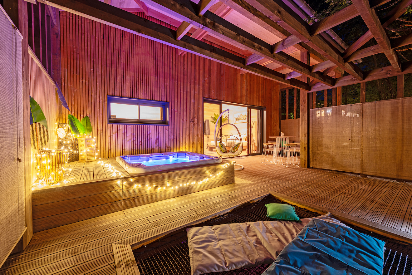 Cocoon Borneo : une cabane sur pilotis au cœur de l'Aveyron à Naucelle — environnement naturel