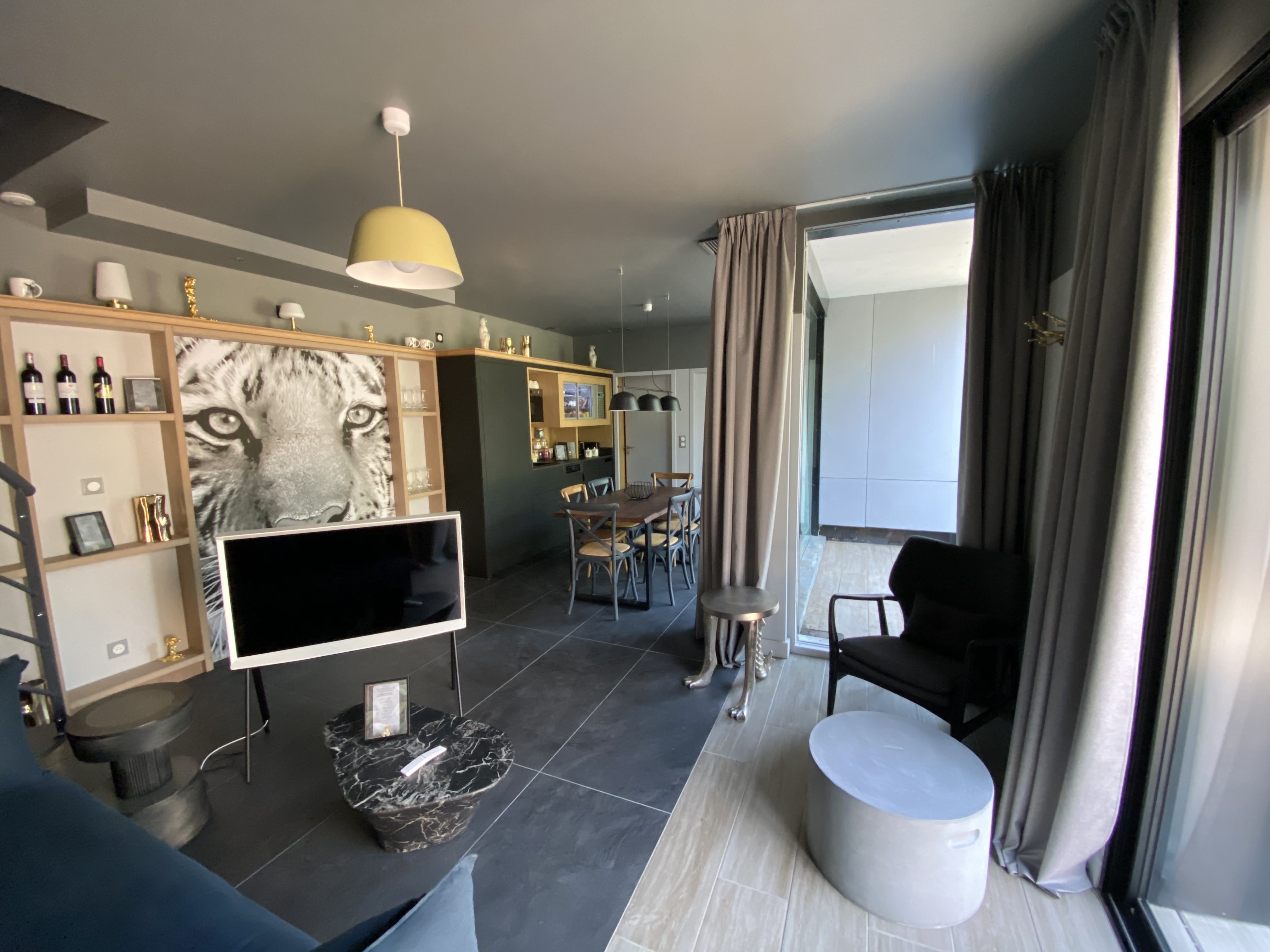 Lodge Jaguars : une immersion thématique en Aquitaine à Pessac — chambre