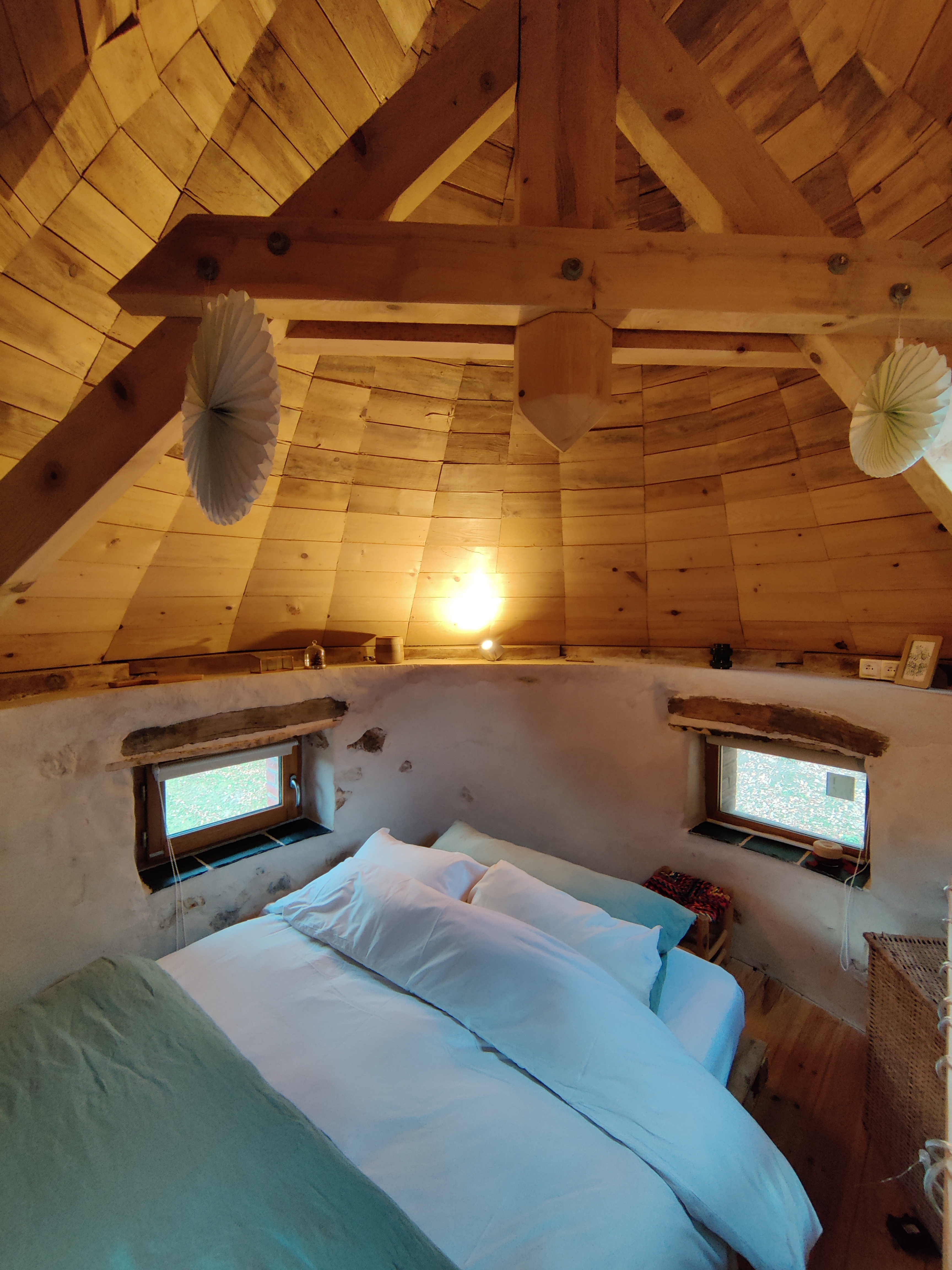 Un pigeonnier enchanteur avec spa au cœur des Pyrénées à Gerde — espace de vie