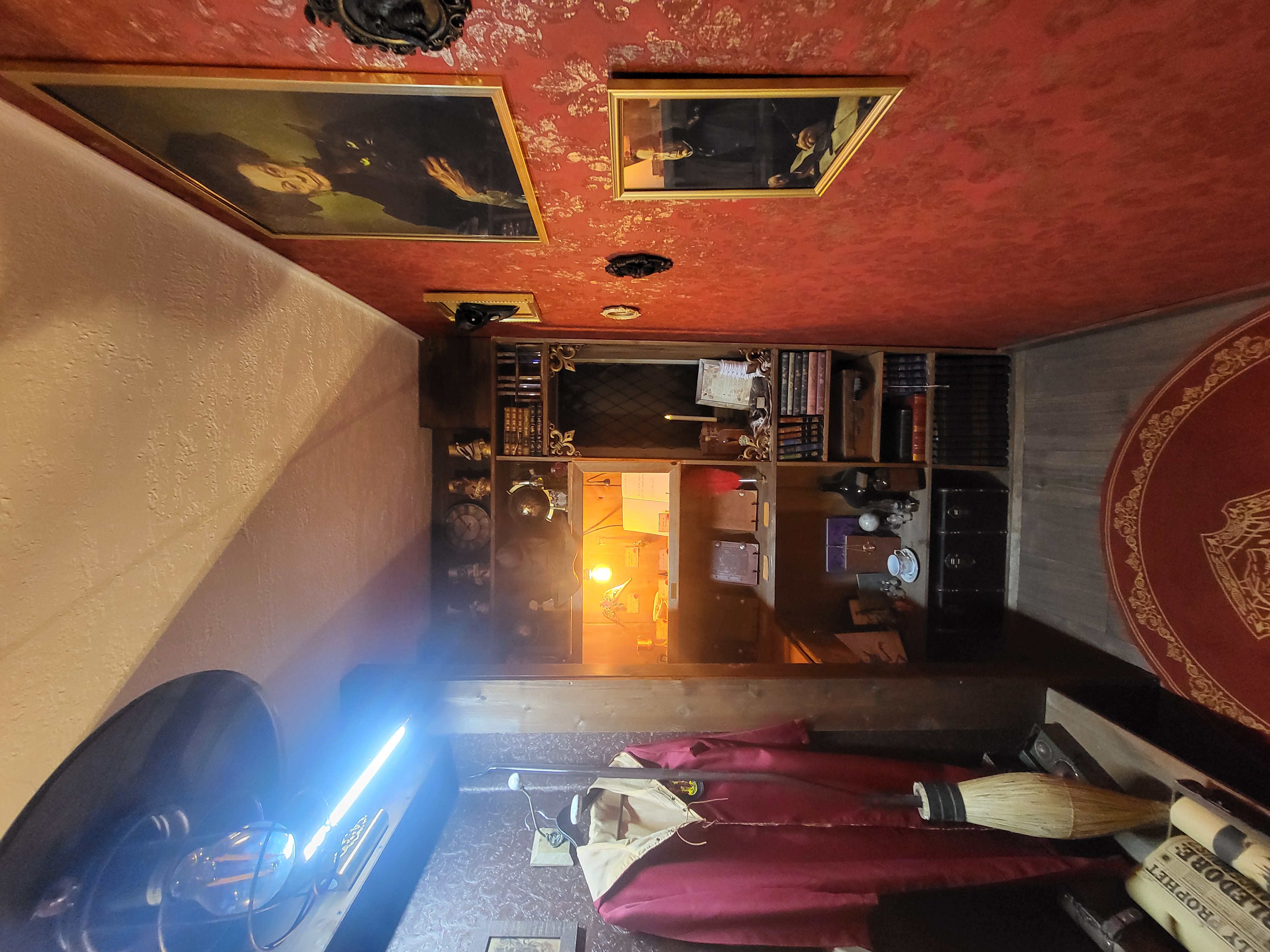 Galerie des sorts perdus — Chambre à thème immersive en Calvados à Valambray — vue intérieure