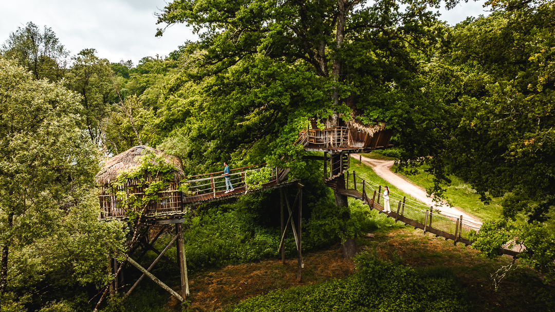Cabane « Cabane Spa Refuge : une escapade enchantée dans les arbres » — Chassey-Lès-Montbozon (Haute-Saône)
