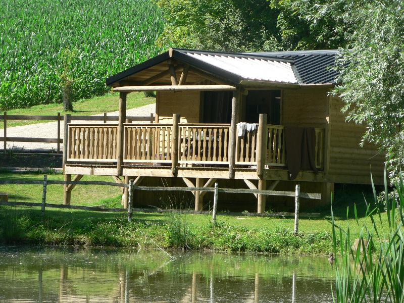 La Cabane du Pionnier : un refuge sur pilotis en Picardie