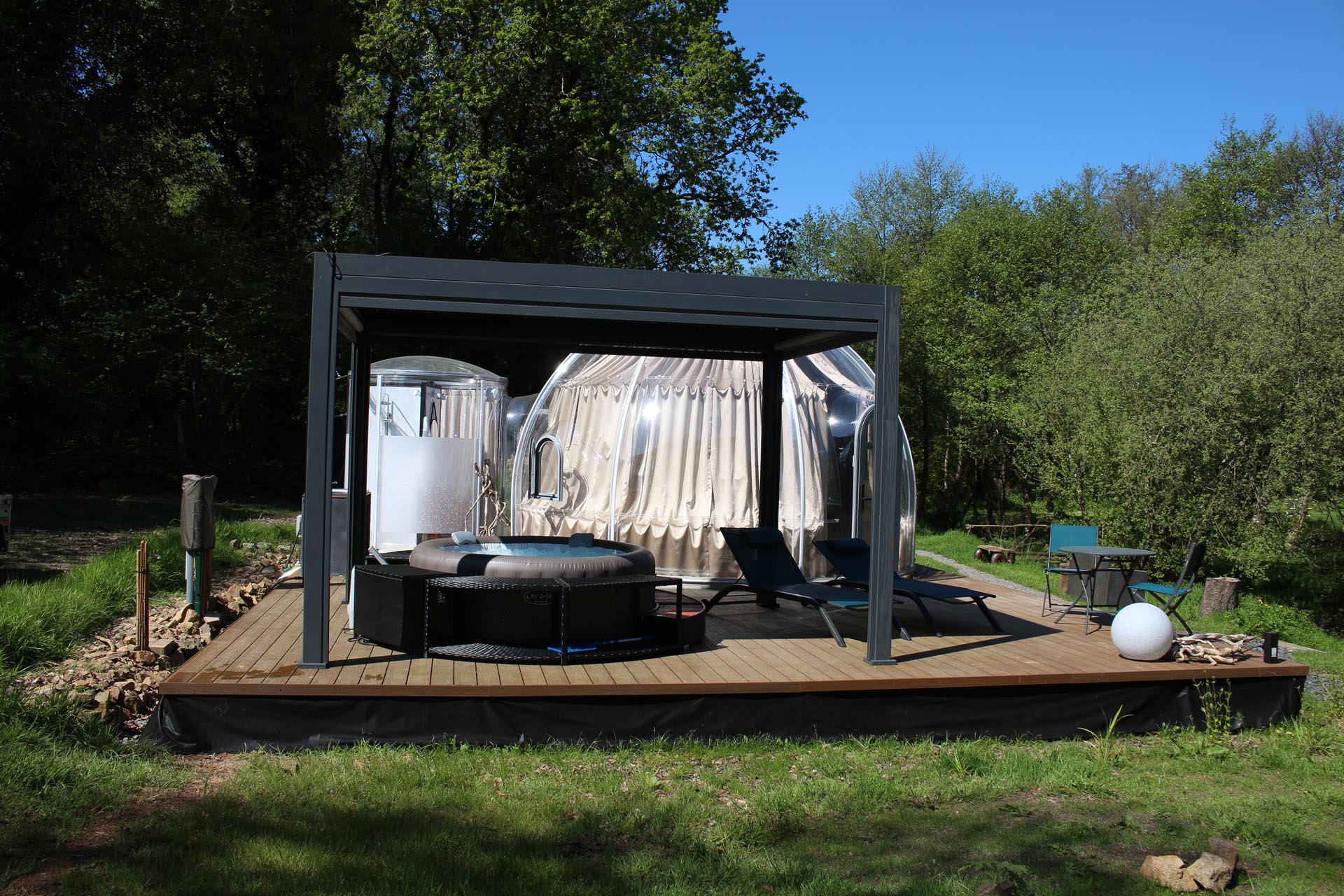 Dôme des Songes & Spa — Évasion romantique à Côtes-d'Armor à Guingamp — vue depuis la terrasse
