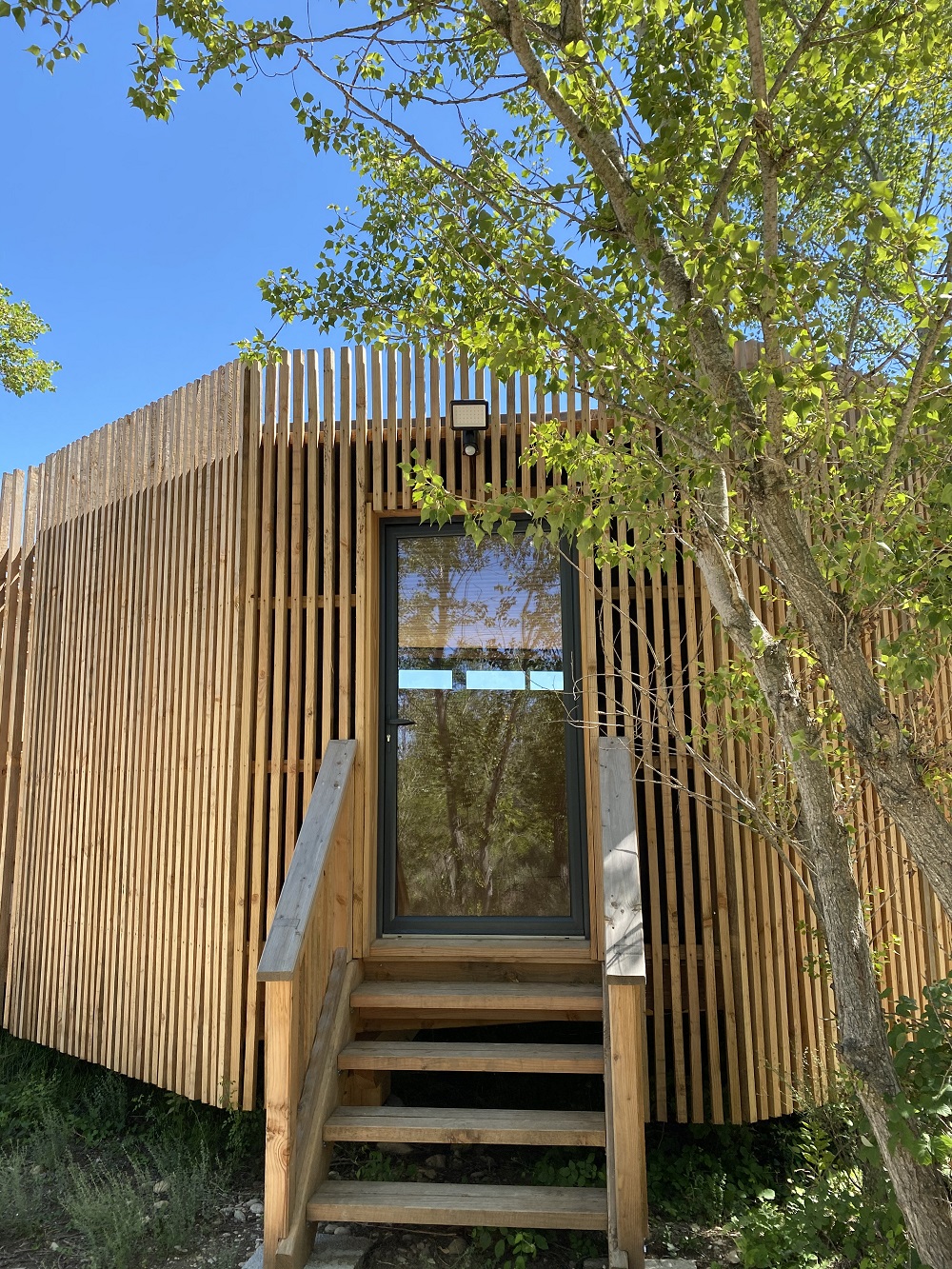 Cabane Spa Echappée : une immersion dans les cieux de Provence à Sorgues — détail architectural