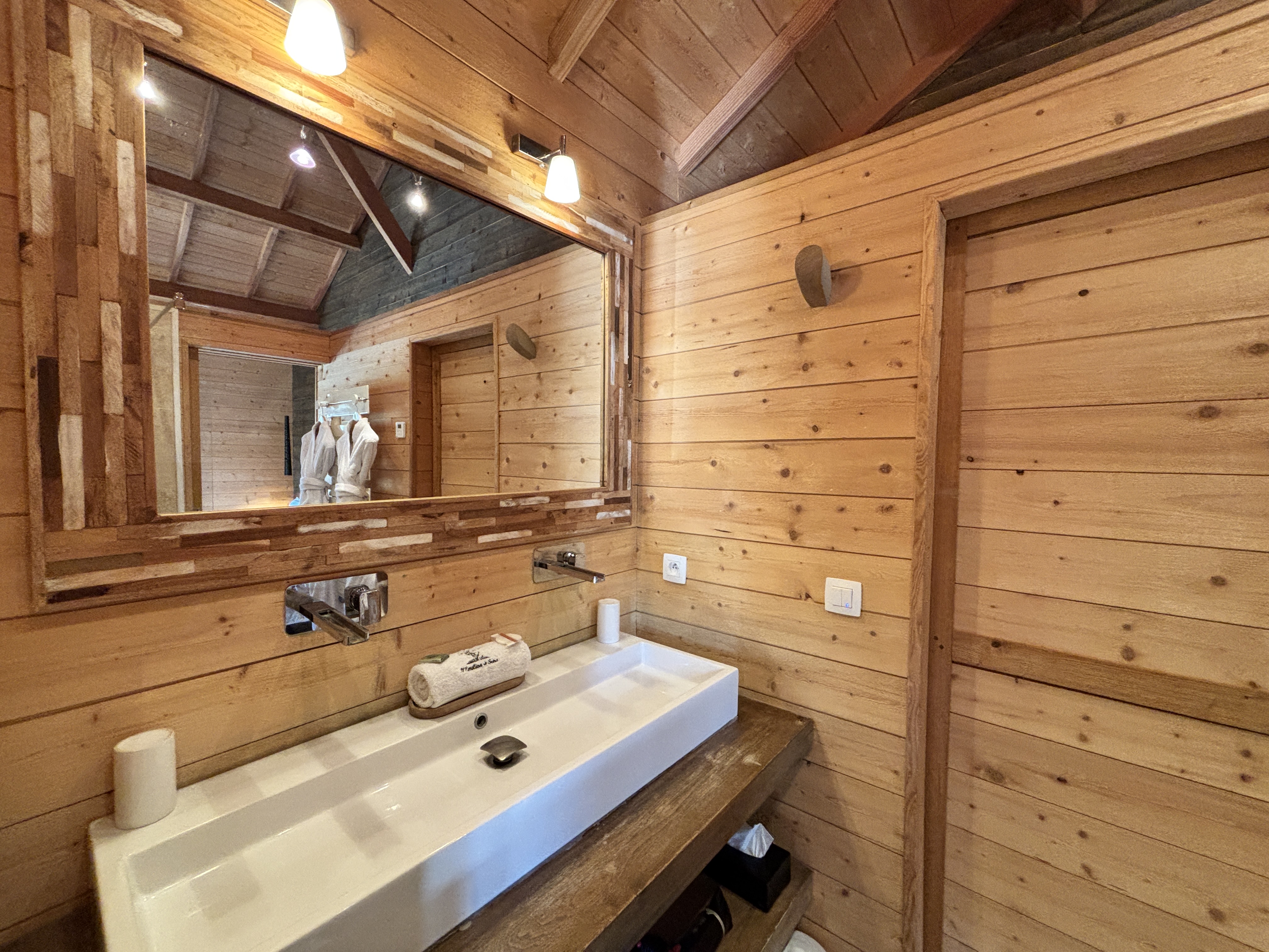 Lodge Vigne & Spa — Cabane dans les arbres avec spa à 5m en Gironde à Gironde-sur-Dropt — détail architectural