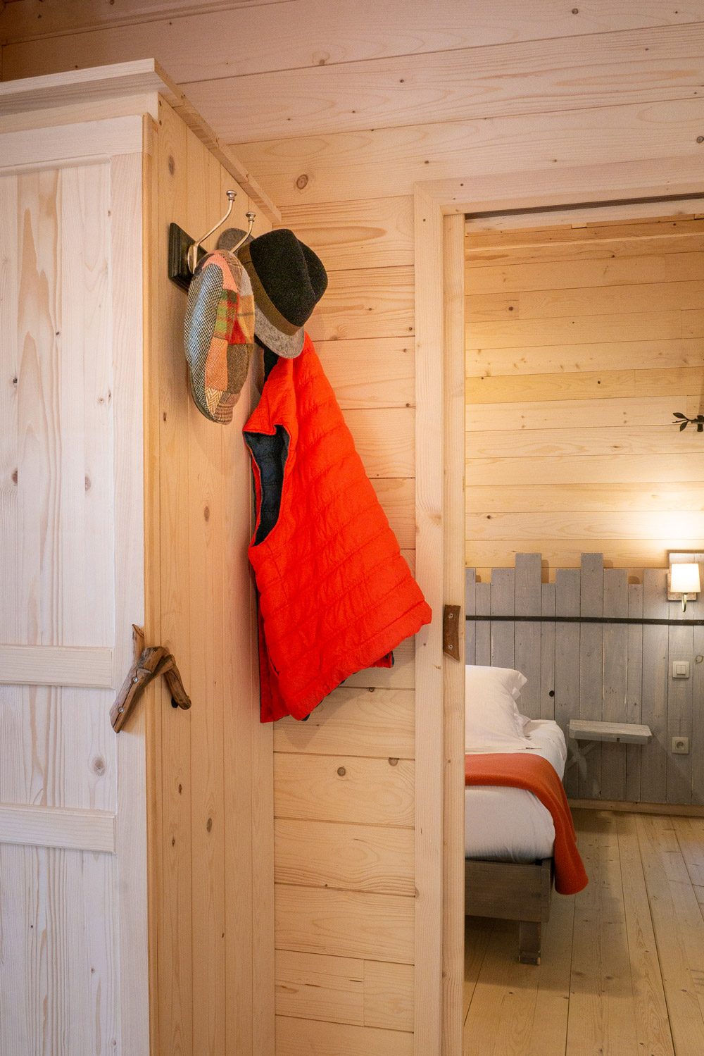 Cabane Isba : une expérience suspendue en Languedoc-Roussillon à Villalier — cuisine